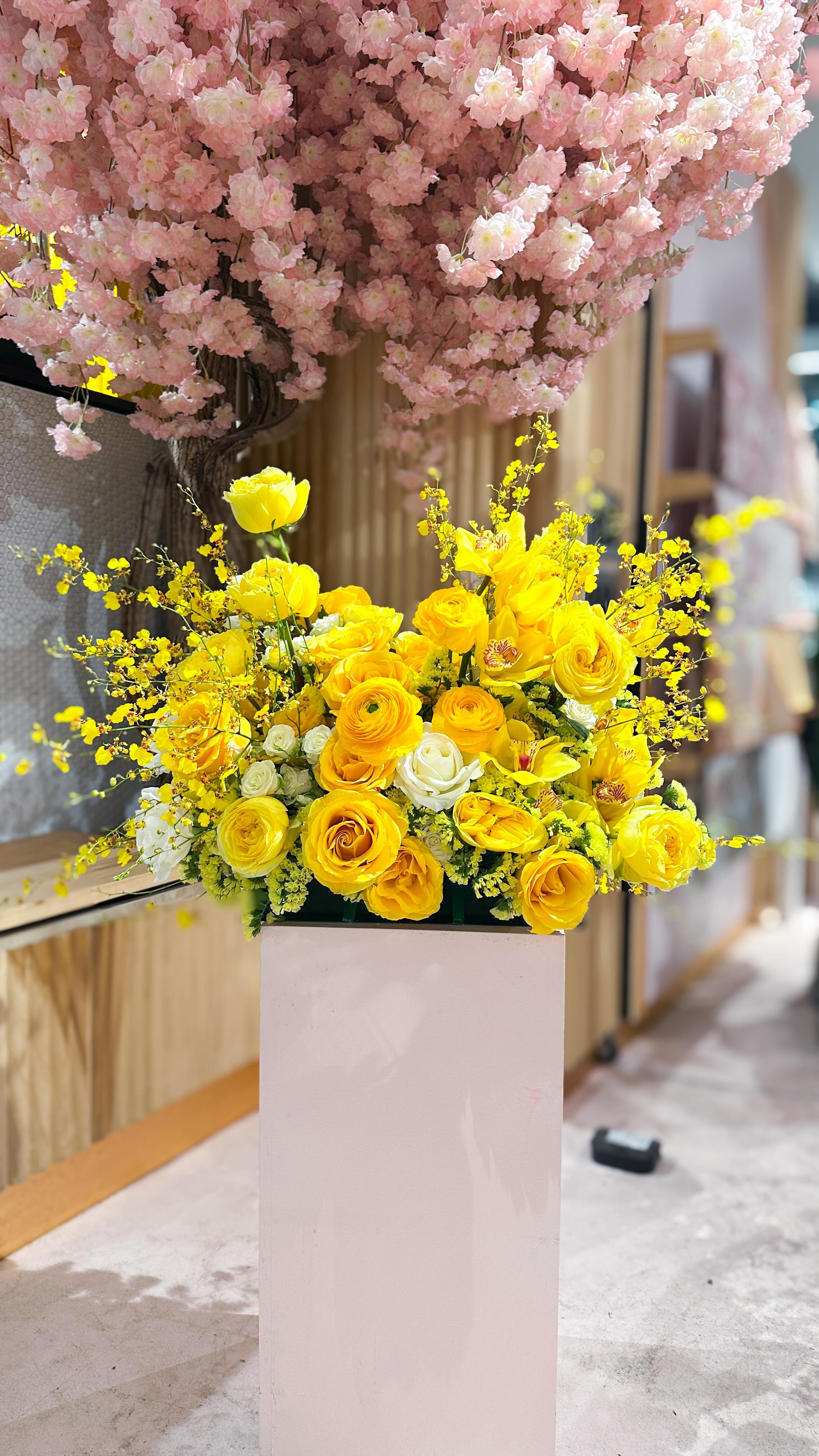 It may not be September, but spring is here, making it the perfect time to gift her yellow flowers. Send us your color palette inspiration by email, and we’ll bring it to life.
#floresamarillas🌻 #floricienta #flowerarranging #toronto