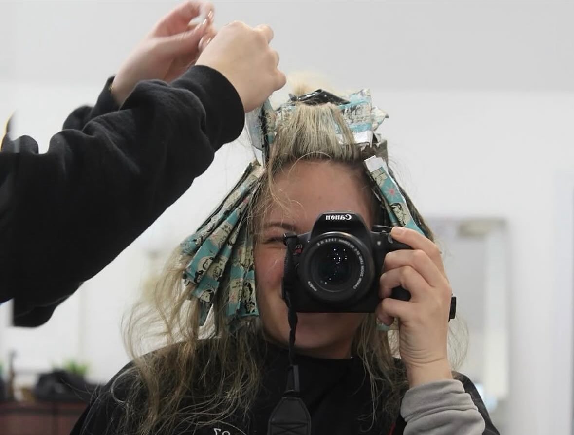 POV the visit is so good even the guests want to capture every moment 📸
It’s Friday, let’s end the week right and schedule your hair appt
@hairprincessmia
@hairby.julz
@styled.bysarahelizabeth