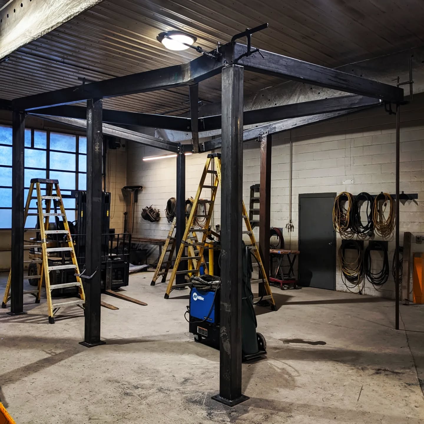 Here are a couple progress pictures from a project we are currently working on.
#metalfabrication #welder #welding #fabricator #customfabrication #weldtube #millerwelders #metalwork #nh #603 #weldlife #millermatic255 #weldeverydamnday