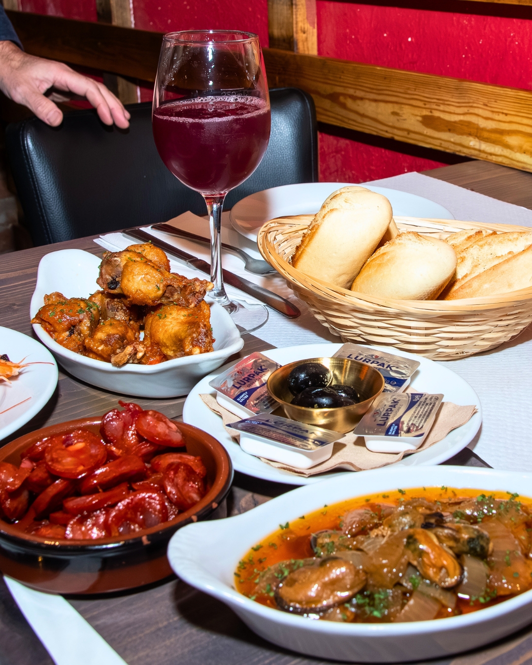 Crispy chouriço. Juicy king prawns. Mussells. A bucket of chips you'll fight over (kidding, it's unlimited). Fresh bread, olives, butter — and a glass of something Sangria to wash it all down.
This isn't a meal. It's a table takeover.
The rule at Cheers? If you can still see the tablecloth, you haven't ordered enough.
Swipe to see the full spread 👉
📍 Norwich · Bury St Edmunds · Thetford
📲 Book your table — link in bio