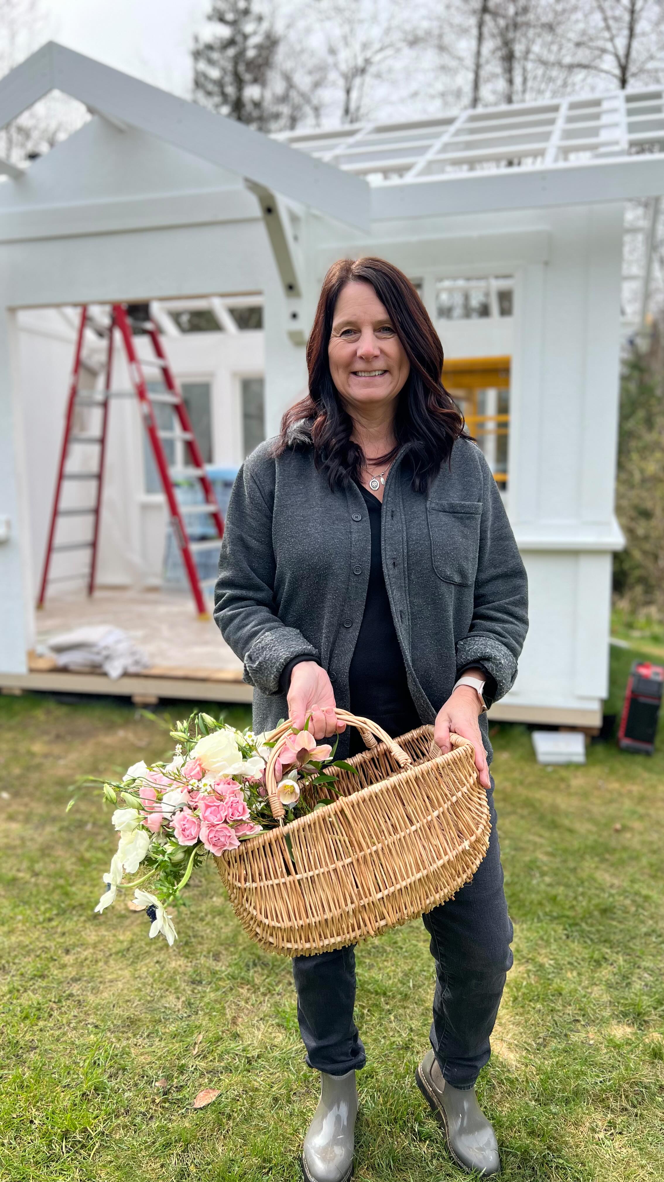 A new chapter, taking shape
Over the past few weeks, we’ve been quietly building our studio here in Maple Ridge—creating a space that reflects a more intentional way of working.
This next season is about thoughtful floral design, curated experiences, and slowing things down to focus on what matters most.
Our online shop is now live again, with weekly Friday deliveries.
We’re also continuing to update our website and will be sharing more soon—along with new offerings, workshops, and curated finds.
We invite you to follow along over on our At the Studio blog for more behind-the-scenes moments.
We look forward to sharing our flowers with you this Easter season.
With love,
Niche Boutique Florals