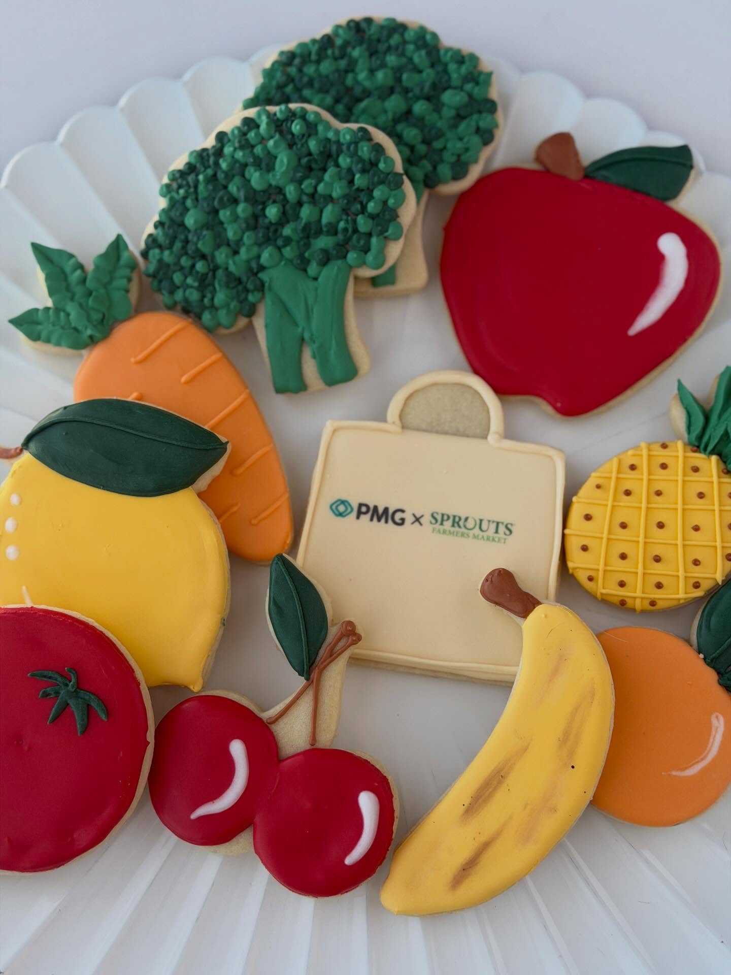 Don’t forget your fruits and veg! 🥕🥦🍎
#decoratedcookies #sproutsfarmersmarket #customcookies