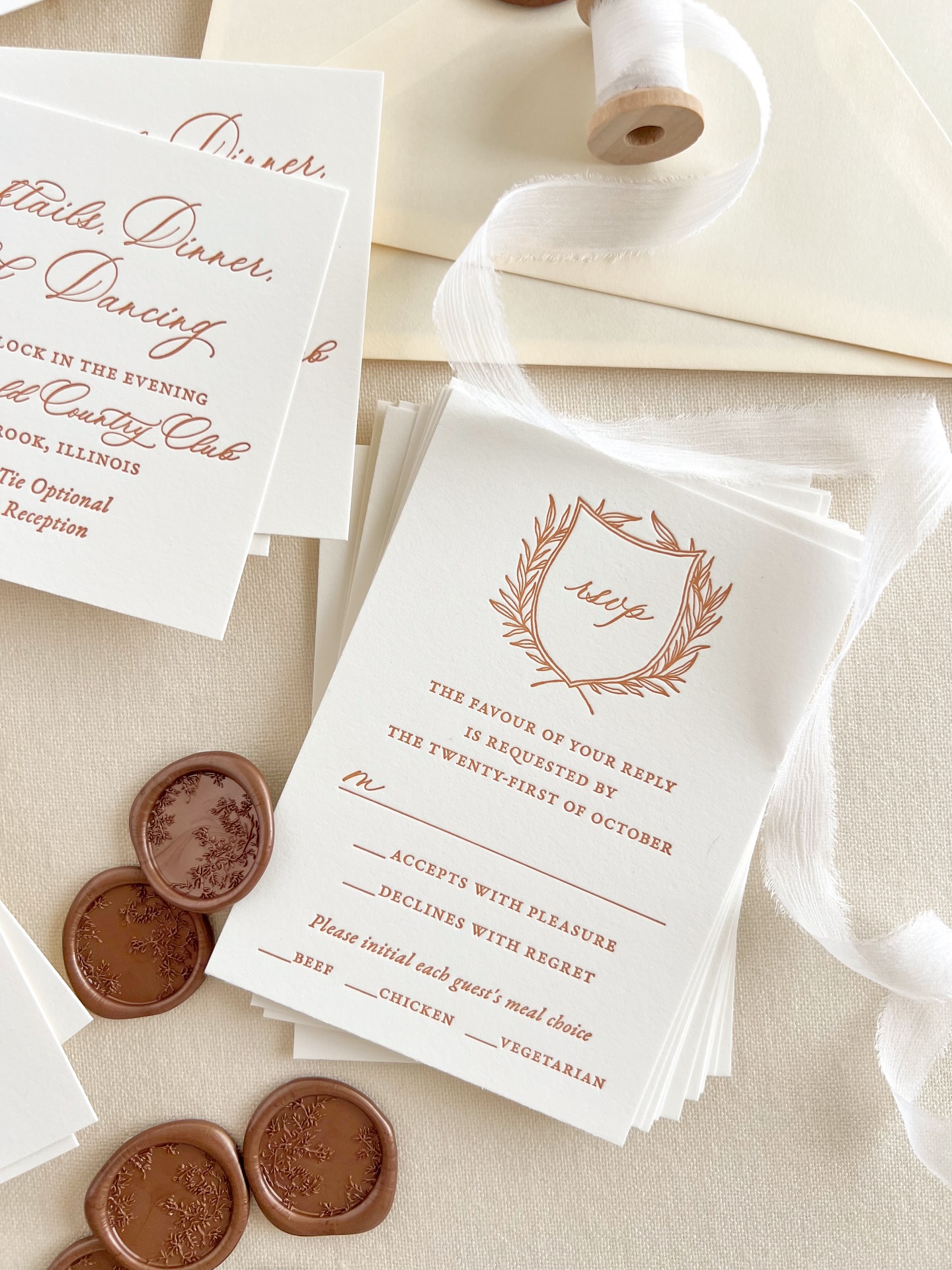 We may just be entering spring (even though Michigan still thinks it’s winter) but this one is for the fall brides 🍂 those warm autumn tones will always have my heart
🧡 Save this for when you’re ready to start designing your invitations
🧡 And follow for more timeless wedding stationery inspiration.
#letterpressinvitations #luxurywedding #fallweddinginspiration #fallwedding #fineartwedding