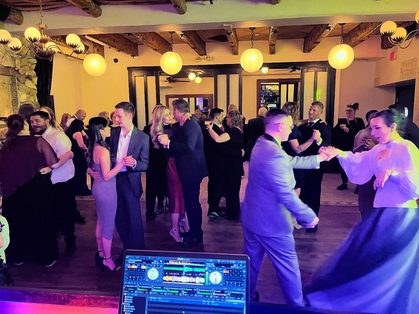 This was such a fun couple and wedding! And the foodβ¦Chicago foodies must try an evening at Osteria! ππ₯