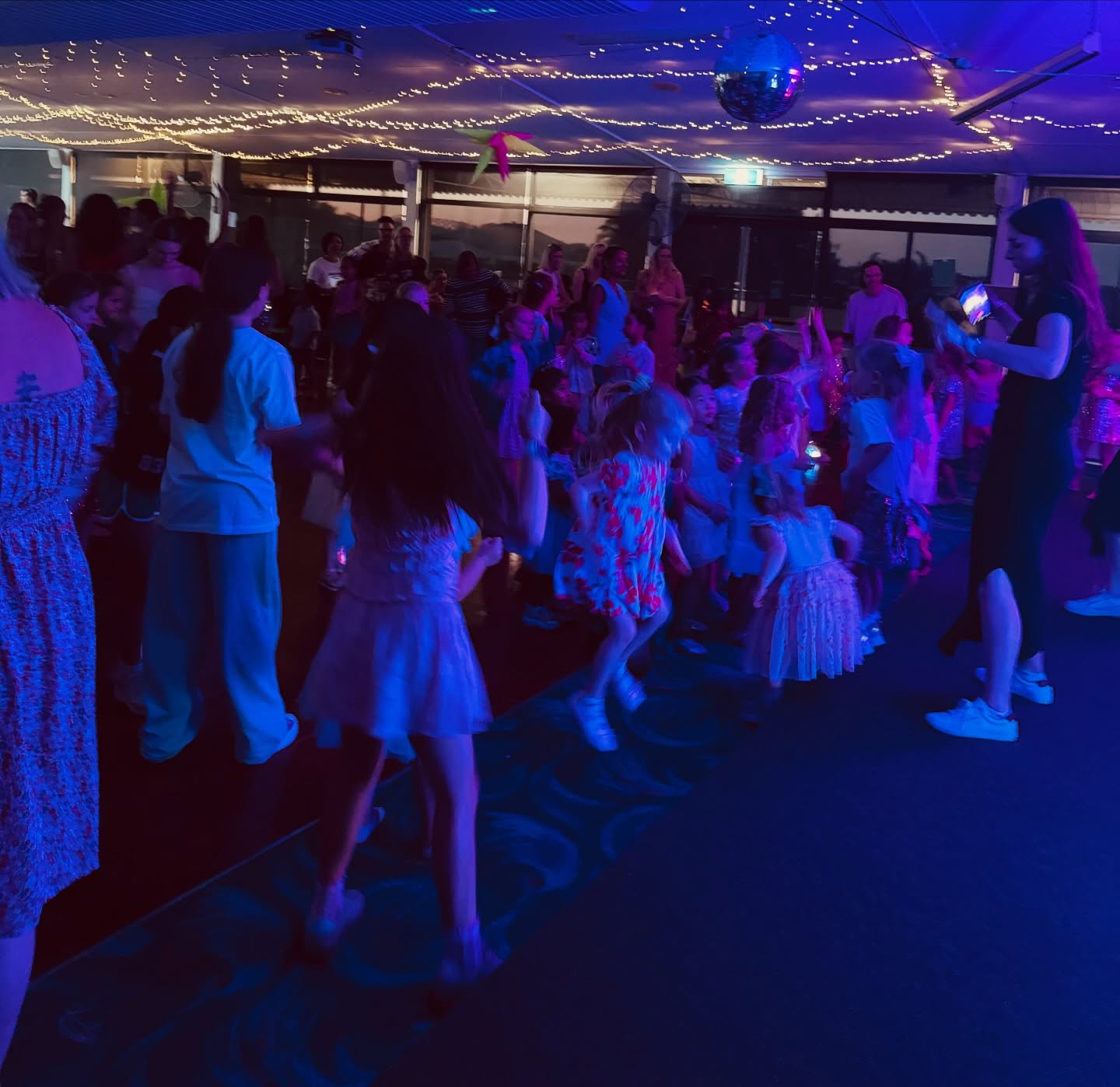 🪩✨ DISCO FEVER ✨🪩
Sparkles, dance floors & LOTS of disco moves 💃🕺✨
Safe to say… we partied HARD for our 2nd birthday 😆🎉
Miss Taylor is so grateful for this amazing community — you make LDA the happiest place to dance 💖
Same time next year?! 🪩😉