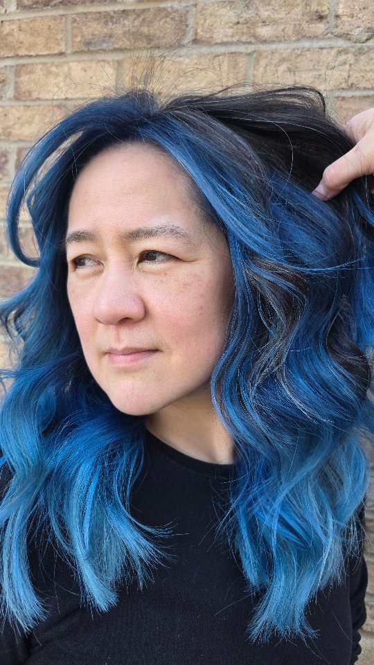 My first "come along" video, be gentle 🤣
It was kinda fun filming the whole sesh.
We have done so many different colors on my client May, I could make a whole segment just on her alone 😆 (maybe I will lol) but the blue tones are always the most complimentary on her!
What do you think?!
.
.
.
.
.
#clthairstylist #monroehairstylist #indiantrailhairstylist #monroehairsalon #indiantrailsalon