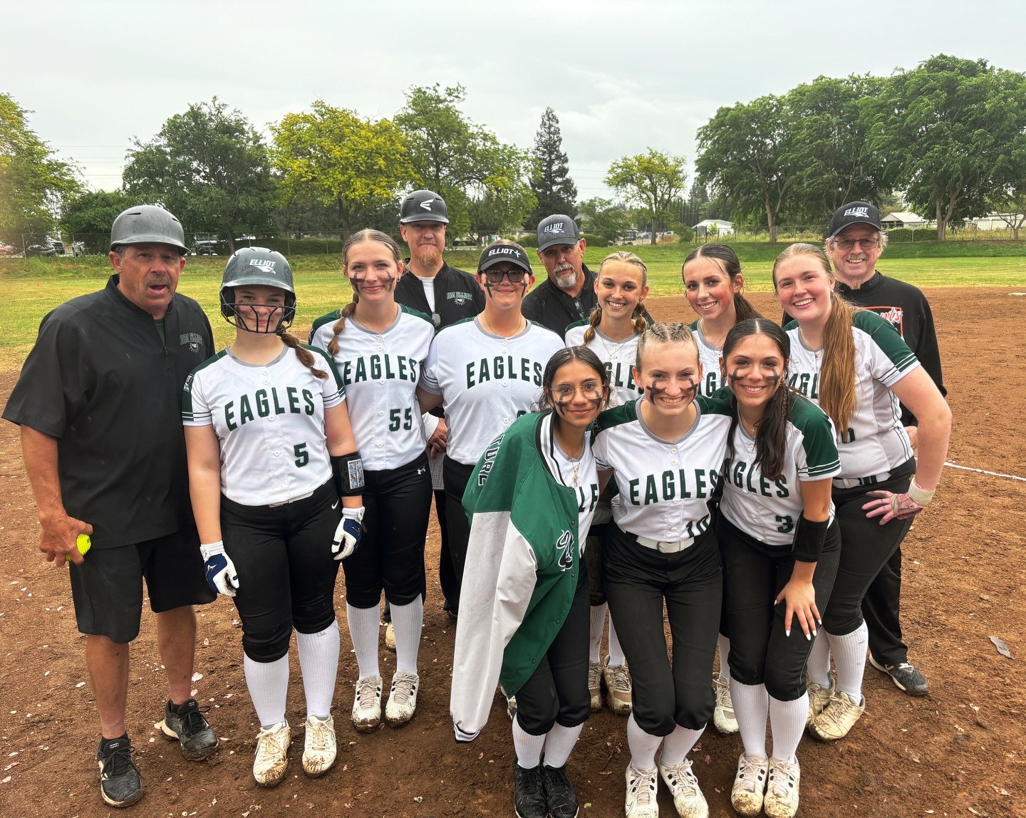 A rainy day win for our softball team! Go Eagles!! 💚🥎