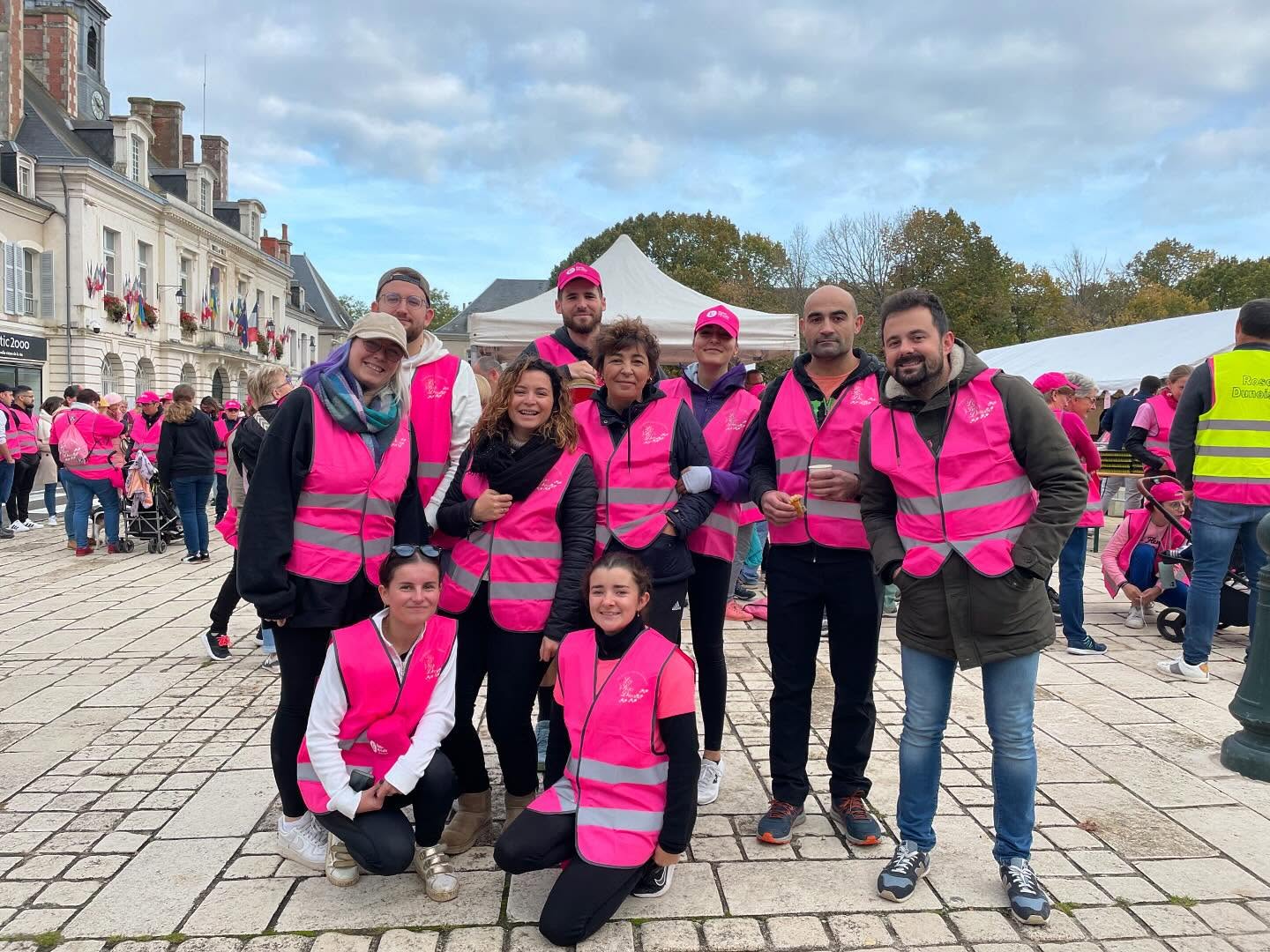 🎗️ Octobre Rose : Ensemble, pour la bonne cause !
Ce week-end, les salariés de PMA28 ont fièrement participé à la marche solidaire organisée à Châteaudun pour soutenir la lutte contre le cancer du sein. 💪🏼🌸
Un grand merci aux organisateurs et aux 427 personnes qui ont pris part à cet événement important. Nous sommes convaincus que chaque pas compte pour sensibiliser et faire avancer la recherche.
Grâce à tous, 3 700€ ont été reversés à la La Ligue contre le cancer Eure-et-Loir. 🩷
#OctobreRose #Solidarité #LutteContreLeCancer #PMA28 #EnsemblePourLaBonneCause #Châteaudun