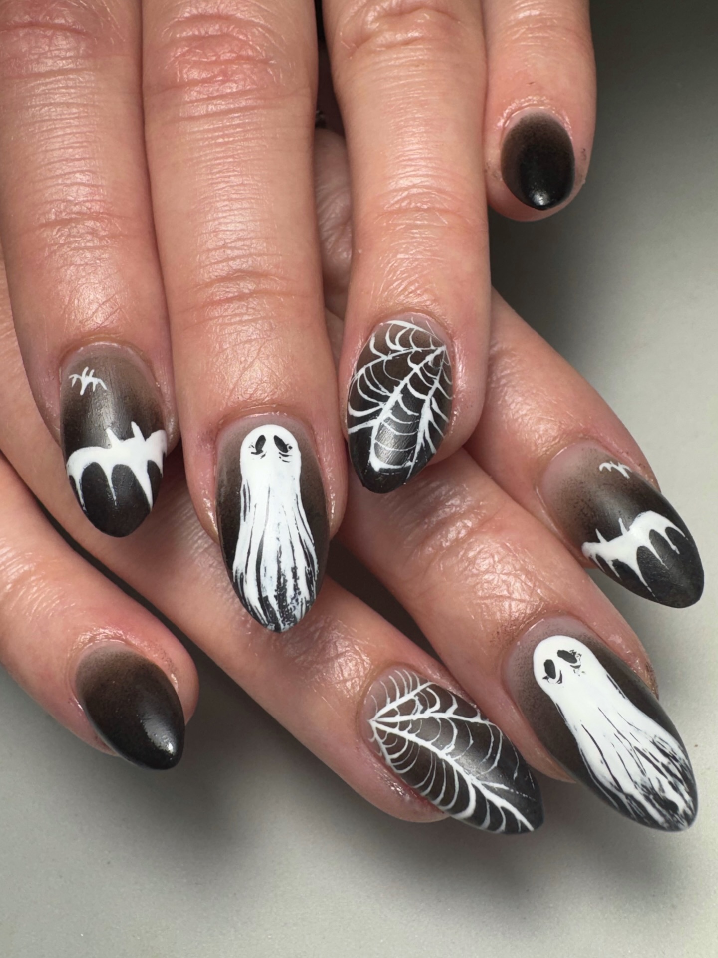 Itโs always time for ghosts imo
Gel polish from @kokoistusa
Prep with @ericasata