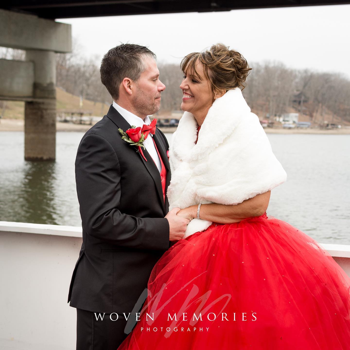 Bright colors, Christmas lights, sharp dressed puppies, delicious food and the amazing atmosphere of Indiana's Largest Boat. It's the most wonderful time of the year to get married. #indianaweddingphotographer #madamcarroll