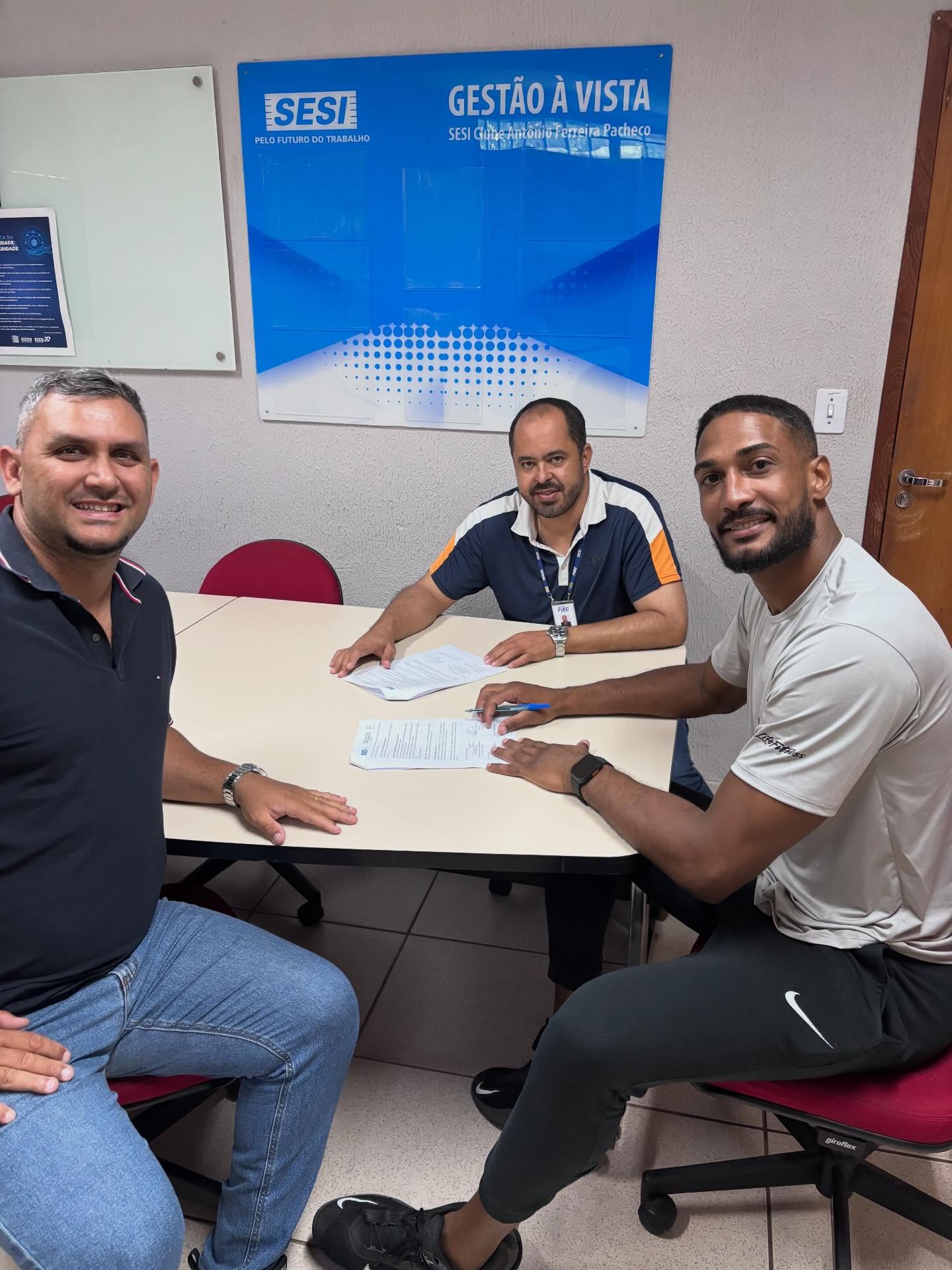 DE VOLTA!!! PARA O FUTURO!
AEGB E SESI PARCERIA DE SUCESSO!!!
CONTRATO ASSINADO pelo Presidente @andrecoimbra44
Ao vencer a Licitação realizada pela FIEG, a AEGB assume a modalidade Basquete no Sesi Multiparque Antônio Ferreira Pacheco!
Aprovada nos critérios da fase documental, projeto técnico, Capacidade Operacional e aula teste, a AEGB está pronta para escrever mais um capítulo importante da sua história!!
A parceria prevê, além da formação de turmas de iniciação e desenvolvimento, realização de jogos e eventos!!!
1,2,3 AEGB SESI CLUBE!!!
#formacaodequalidade #SESI
#sesimultiparque