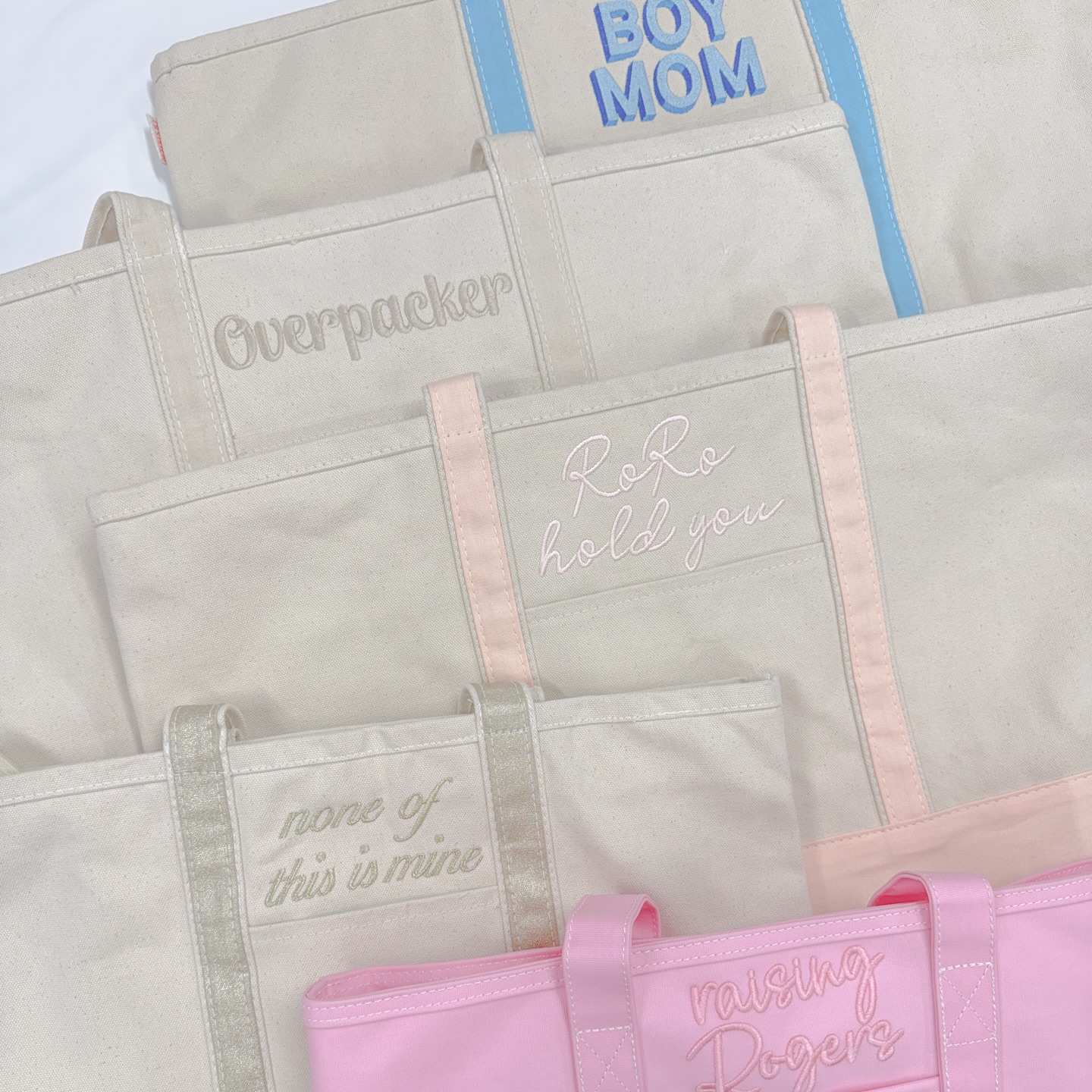 This one is for the MOMS!!! 💗💕🫶🏼🤍🌷You can never have too many bags, but this is the one you’ll reach for over & over. Perfect Mother’s Day gift for all the moms, grandmas, mother in laws, aunts, etc!! These totes are perfect for park days, beach or boat, sleepovers at grandmas, long car rides, daily activities, etc! These are ✨CUSTOM✨ to YOU and I can’t wait to see all the fun sayings you come up with!! All the details are on our website, see stories for quick link access🤍🤍
