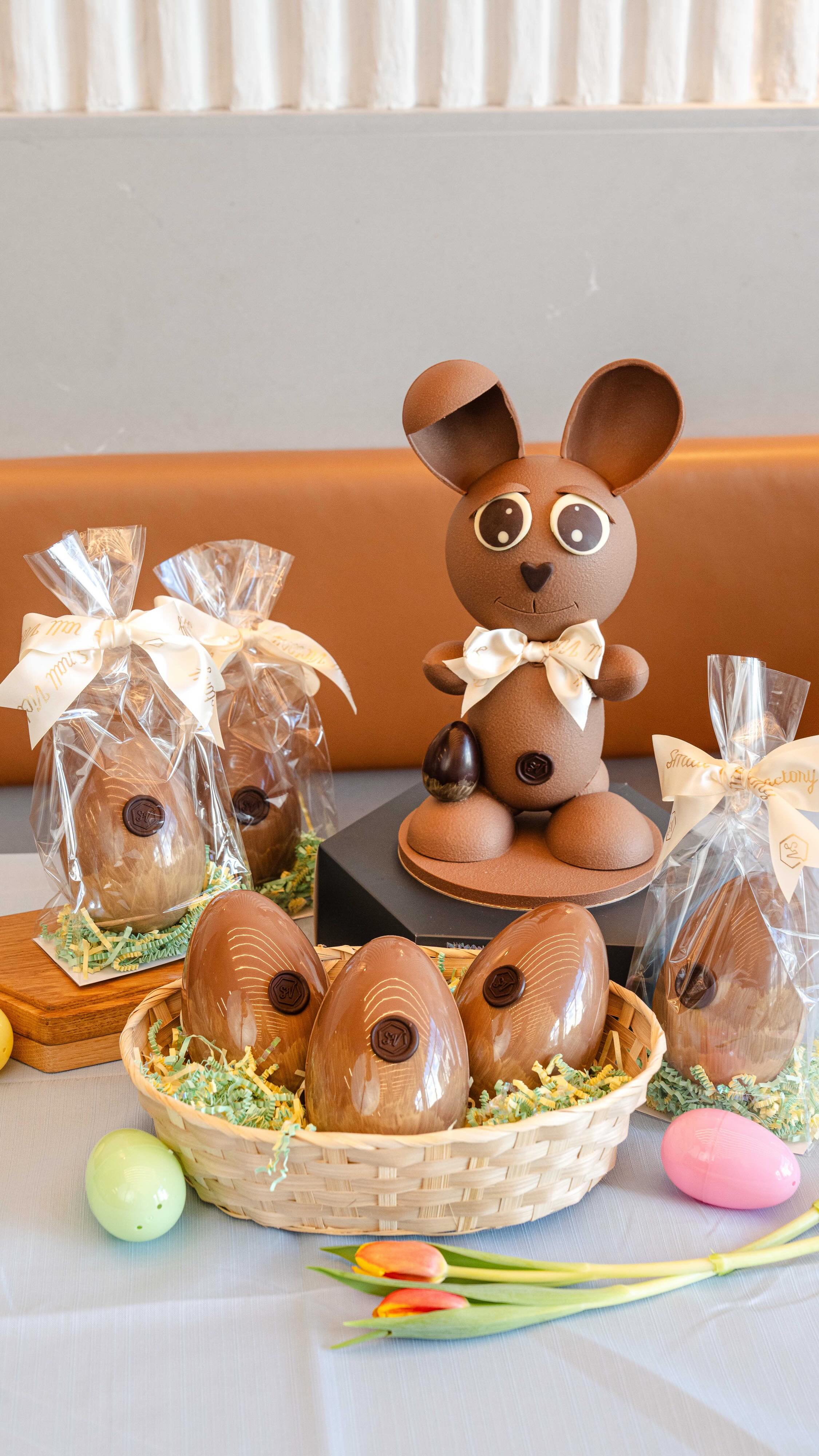 Happy Easter Weekend!
How would you crack our Chocolate Easter Egg?
There are two kinds of people:
The careful ones - opening it along the seams
The chaotic ones - smash first, enjoy later!
#SVBakery #SmallVictoryBakery #Easter #LongWeekend