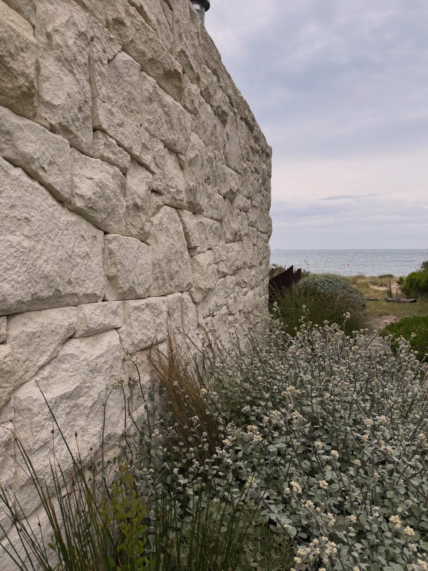 Still got it.
Our Shell Limestone Tuscan Cladding.
Strutting down the beach.
————
Australian limestone cladding for Australian builds
#australianlimestone
#stonecladding