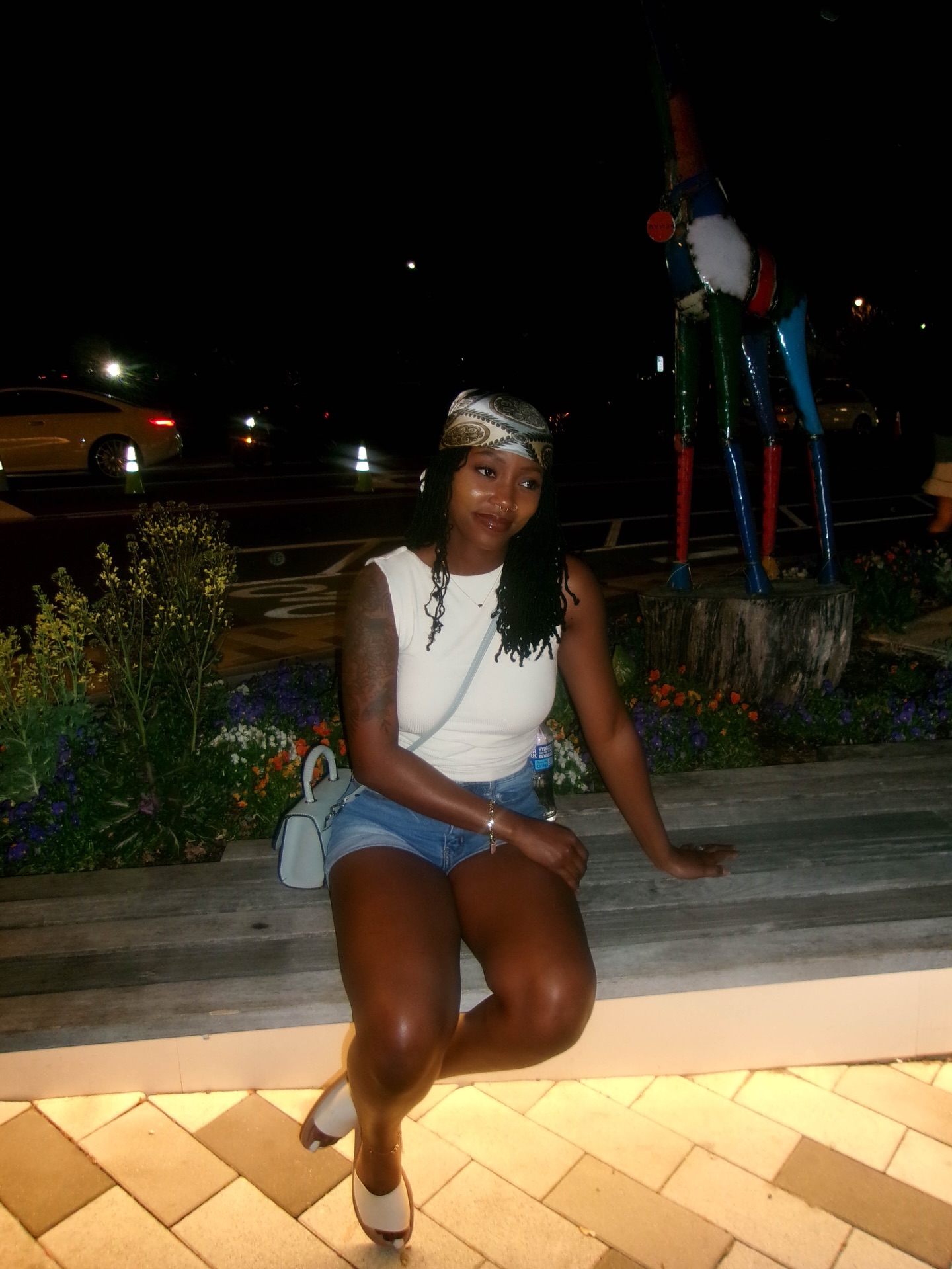 Still not over this night 💕
With everything going on in the world, it felt so good to just be in a space full of people from all different backgrounds, experiencing a different culture together, dancing, smiling, and enjoying each other.
In a world that can feel heavy, this moment right here felt light and beautiful.
We really danced the night away 💃🏾