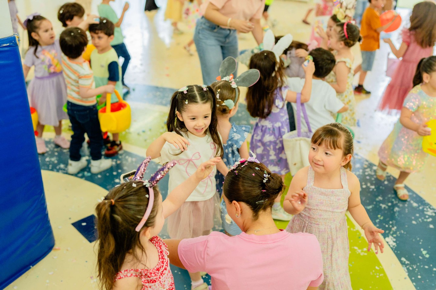 Preschool students at our San Agustín Campus enjoyed a cheerful Spring Egg Hunt filled with fun discoveries and bright springtime energy. Children explored the playground, searched for colorful surprises, and shared plenty of smiles along the way. It was a wonderful way to celebrate the season together. 💛🐣✨