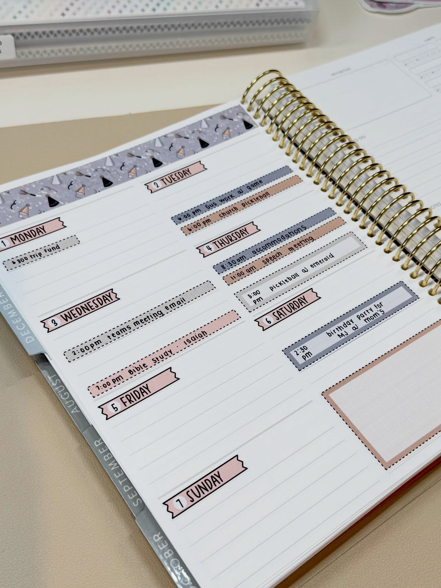 A little @erincondren #dashboardlifeplanner inspo for this Saturday morning! Checklists, flag headers, and labels are checking all the sticker kit boxes ☑️☑️☑️