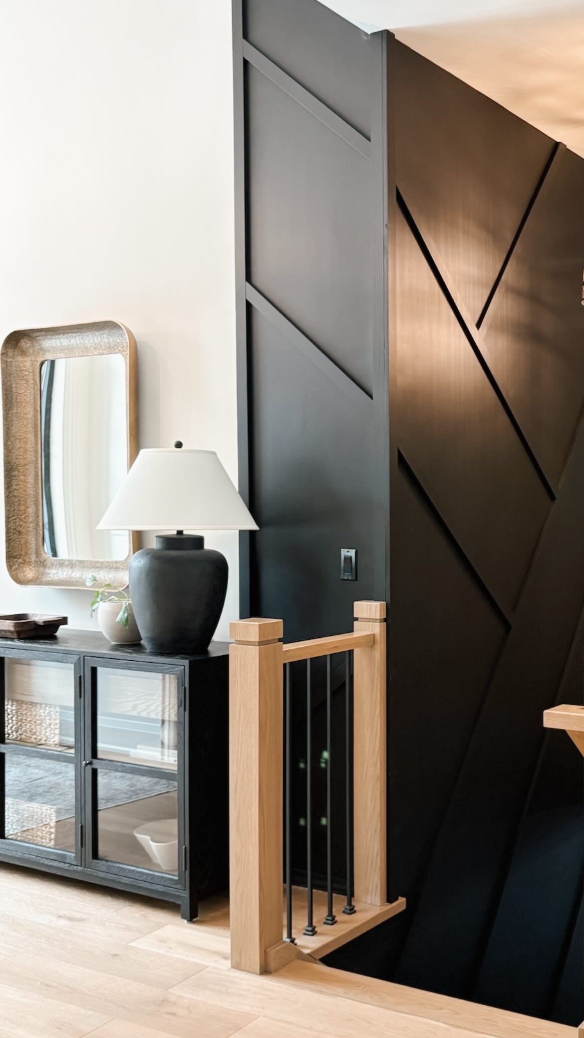 Statement made ✨
This is your sign to upgrade your space!
#customhomedesign #customhomedesigner #luxuryhomestyles #interiorstyling #accentwalls #accentwallinspo