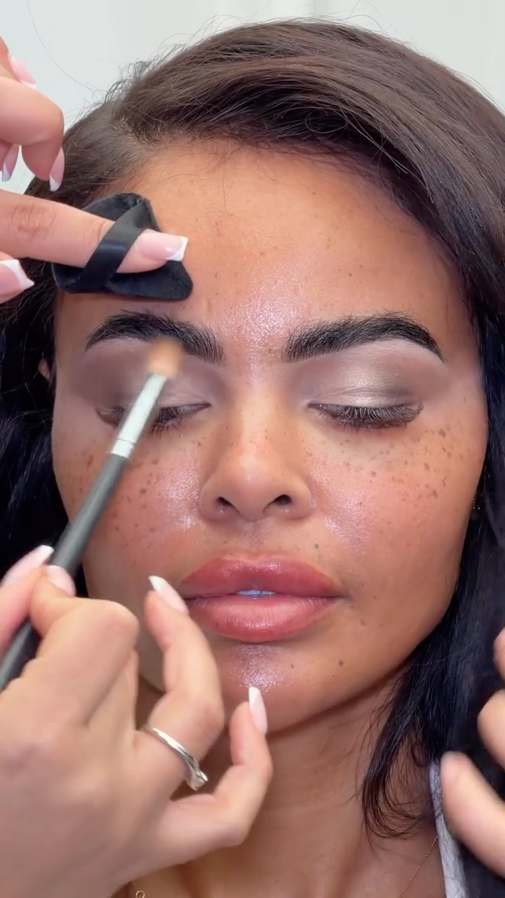 God forbid I ask you what you actually want 😭
You don’t need to have it all figured out.
Just know what you like (and what you don’t) & I’ll handle the rest.
Just don’t come thinking I’m not gonna ask questions though 😂
Featuring @bybiaclinic ⭐️
With help from @johannavillarreal.brides 🪮
Brought together by @cambridgemakeupartist 🩷
#cambridgemakeupartist #norfolkmakeupartist #hertfordshiremakeupartist #essexmakeupartist #londonmakeupartist