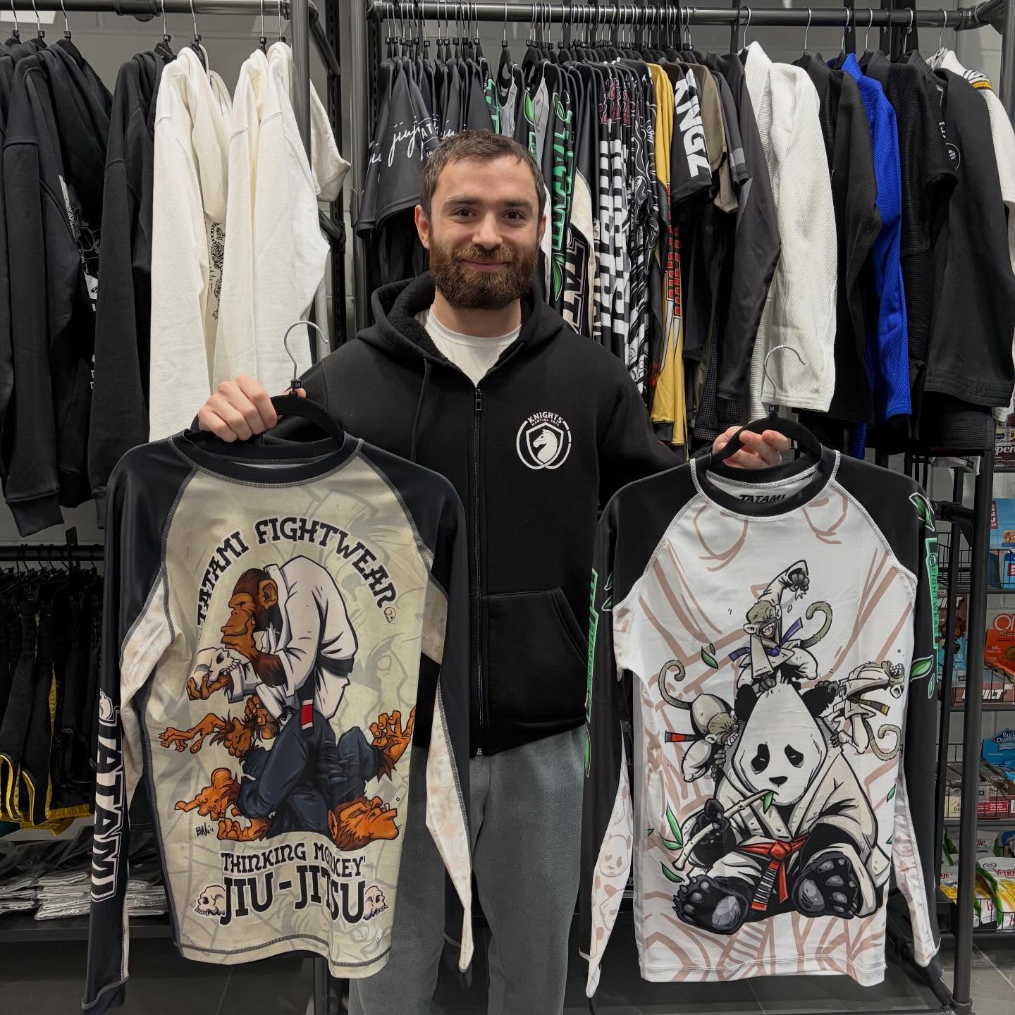 Thank you Yousef for coming in to shop with us. Walking out with some @tatamifightwear rash guards, excellent choice!
#teamLEGACY #whatsyourlegacy #tatamifightwear