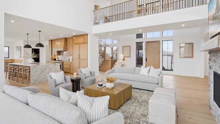Another stunning home on the Parade tour this year. 😍 So many details to love... from the vaulted great room to the private, luxurious owner’s suite. Just look at all that lovely, natural light!
@paradeofhomesmn | Parade Home No. 18 | March 13-April 12, 2026 | Friday-Sunday 12-6 p.m. | Rogers, MN
Custom Home Builder: @jpccustomhomes
Photography | AI Enhancements: @spacecrafting_photography