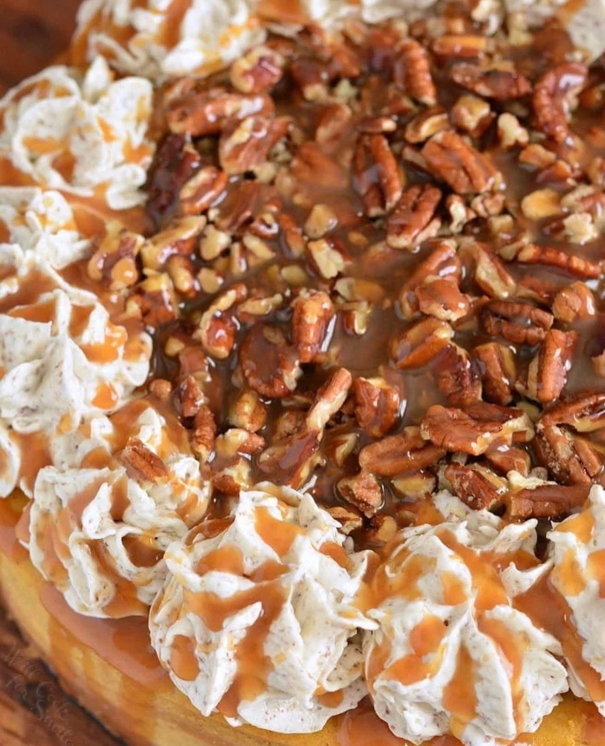 Don’t forget to get those PREORDERS IN!!! ⏰🐣
Call us TODAY before it’s too late—only TWO more days to order!!
📞 706-555-0704
From take & bake dinner rolls and cinnamon rolls to cheesecakes, cakes, pies, dessert bars, and more… we’ve got everything you need for Easter! 💛
Don’t wait—secure your favorites before they’re gone! 👀