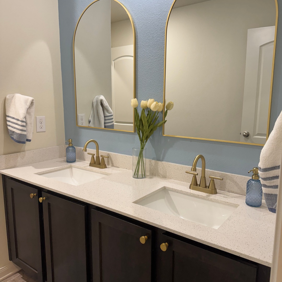 Would I have picked this combo myself? Absolutely not.
Baby blue + black + gold??
And yet⦠here I am, fully obsessed š
This is your reminder that sometimes the bold choices really pay off.
#DFWRealEstate #FortWorthHomes #HomeDesign #UnexpectedDesign #BathroomInspo #InteriorInspo #BoldDesign #HomeTour #RealtorLife #HouseHunting #DesignThatWorks #DFWRealtor #NorthFortWorthLiving #HomeInspo