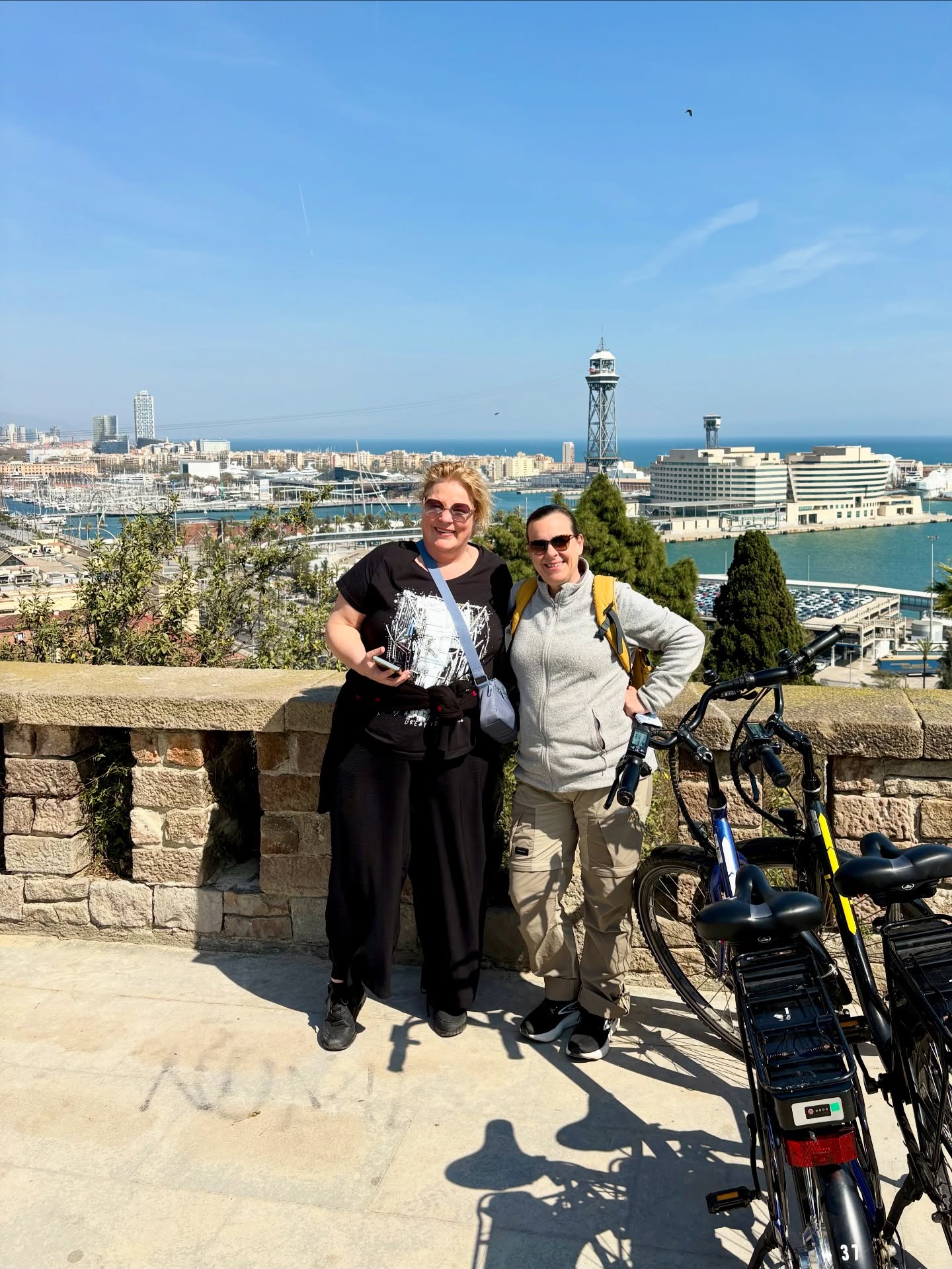 We mochten alweer voor de derde keer een tour organiseren voor deze Barcelona lovers uit Brabant! Deze keer werd het een e-bike tour door de oude stad en over Montjuïc, met uitzichten en 2 tapas stops. Zoals altijd vloog de tijd voorbij! Gracias voor de gezelligheid!