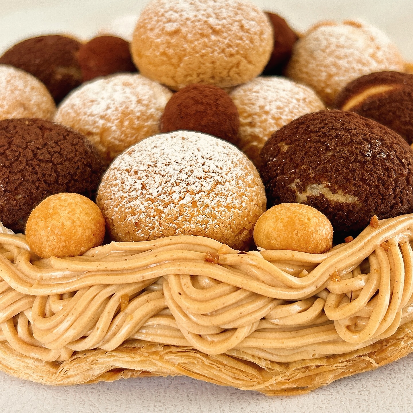 Easter is almost here ✨
Last day to order for pick up on Easter Saturday from 11am to 1pm.
Easter Saint-Honoré, signature cakes and petit fours boxes available in limited quantities.
#foudepatisserie
#foudepatisseriemagazine
#hautepatisserie
#frenchpatisserie
#patisseriefrancaise
#pastryart
#pastrychefsofinstagram
#luxurydesserts