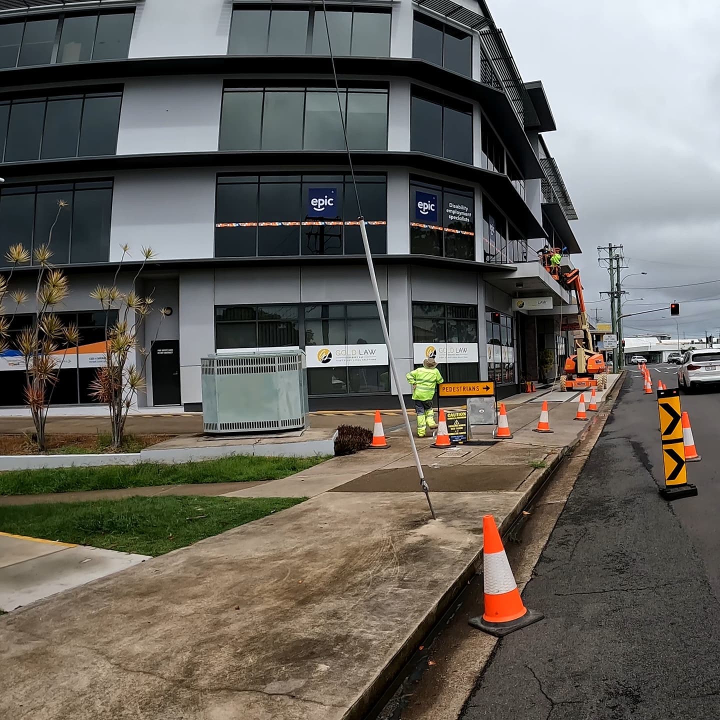 Sometimes Footpath Closures, Traffic Management Services and Boom Lifts are needed to ensure a Quality, Safe and Legal Service. Renew you view!
#windowcleanersdirect #renewyourview #queensland #Cairns #townsville