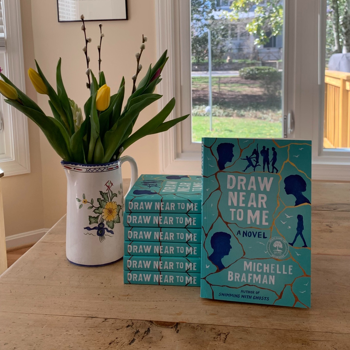 It's a fine day to pick a daffodil, create a spring photo shoot for Draw Near to Me, AND pre-order a copy of the novel! (Pub date is July 8). 25% off at Barnes & Noble when you preorder online -- for Rewards & Premium members. Includes eBooks and Audiobooks! Use code: PREORDER25 @barnesandnoble @turnerpub @keylightbooks #drawneartome #swimmingwithghostscompanion