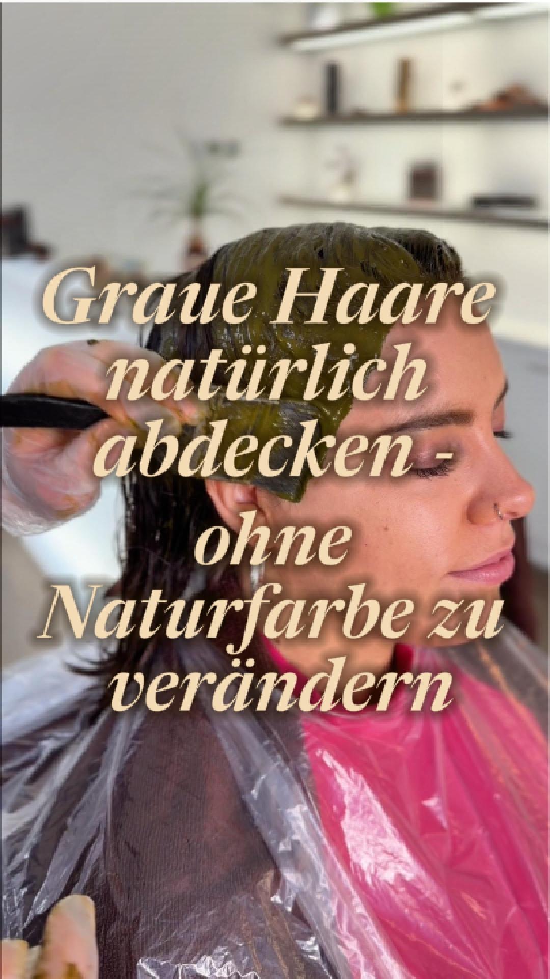 ✨ Unsere Aktion läuft nur noch bis 4. April ✨
Mit der Pflanzen-Haarveredelung kannst du:
🌱 deine natürliche Haarfarbe hervorheben, sodass sie frischer und lebendiger wirkt.
🌱 eine natürliche & dezente Grauhaarabdeckung erzielen, sodass vereinzelt graue Haare einen helleren Braun- bis Blondton annehmen und ein natürlicher Strähncheneffekt entsteht.
🌱 eine 100%ige Grauhaarabdeckung erreichen, wenn du im Dunkelbraun- bis Schwarzbereich bist oder sein möchtest.
🌱 deine Haare vor äußeren Einflüssen wie Sonne, Chlor und Salzwasser schützen.
🌱 Haare & Kopfhaut pflegen.
Die Pflanzen-Haarveredelung ist mindestens 2 Jahre haltbar. Ein Vorrat zahlt sich somit auf jeden Fall aus. 😃🙌🏻
Aktion gültig bis 4.4.2026. Aktion ist mit Premiumkunden-Rabatt ist kombinierbar. Nur solange der Vorrat reicht. ✨
Alle Infos auf lockenelite.at 🥰
#pflanzenhaarfarbe #aktion #rabatt #lockenelite #natural #vegan