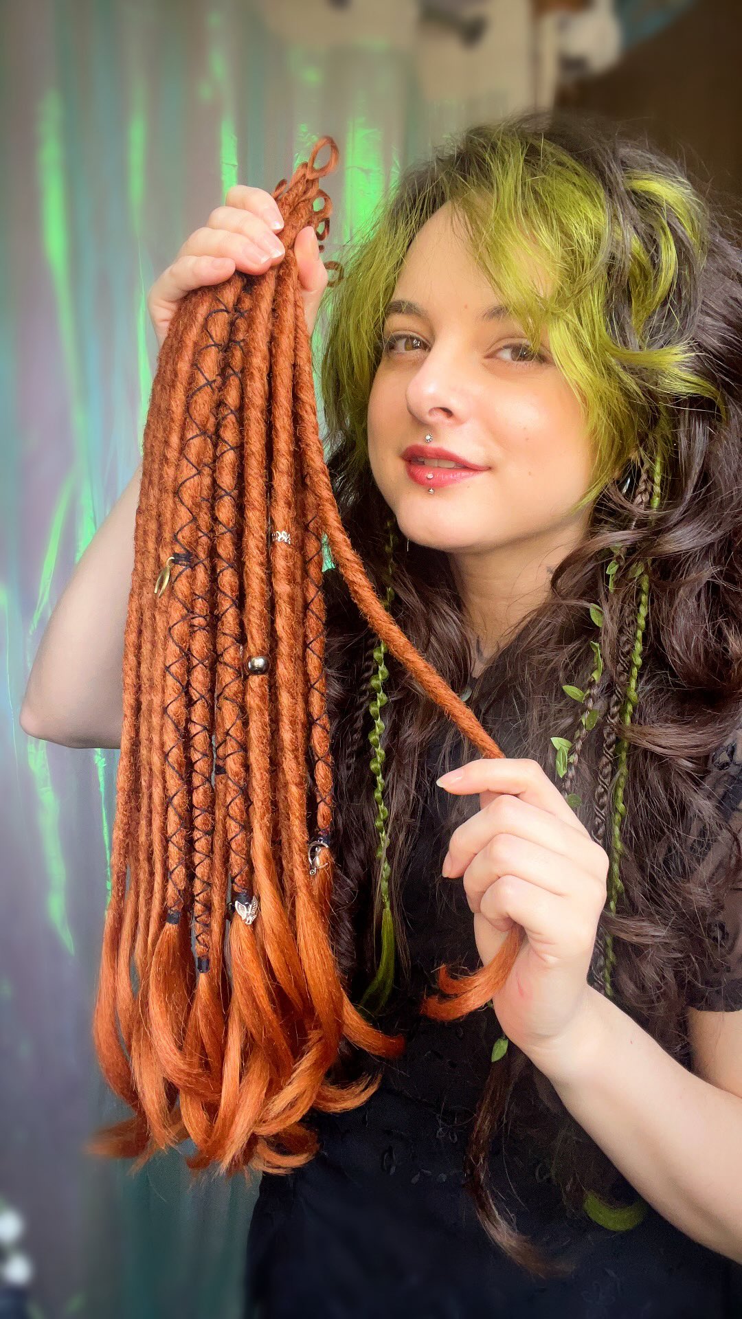 Nem parece, mas nesse conjunto de dreads removíveis ruivos usei uma mistura de 4 cores 🧡🫶
#dreadsremoviveis #fairylocks #dreadssinteticos