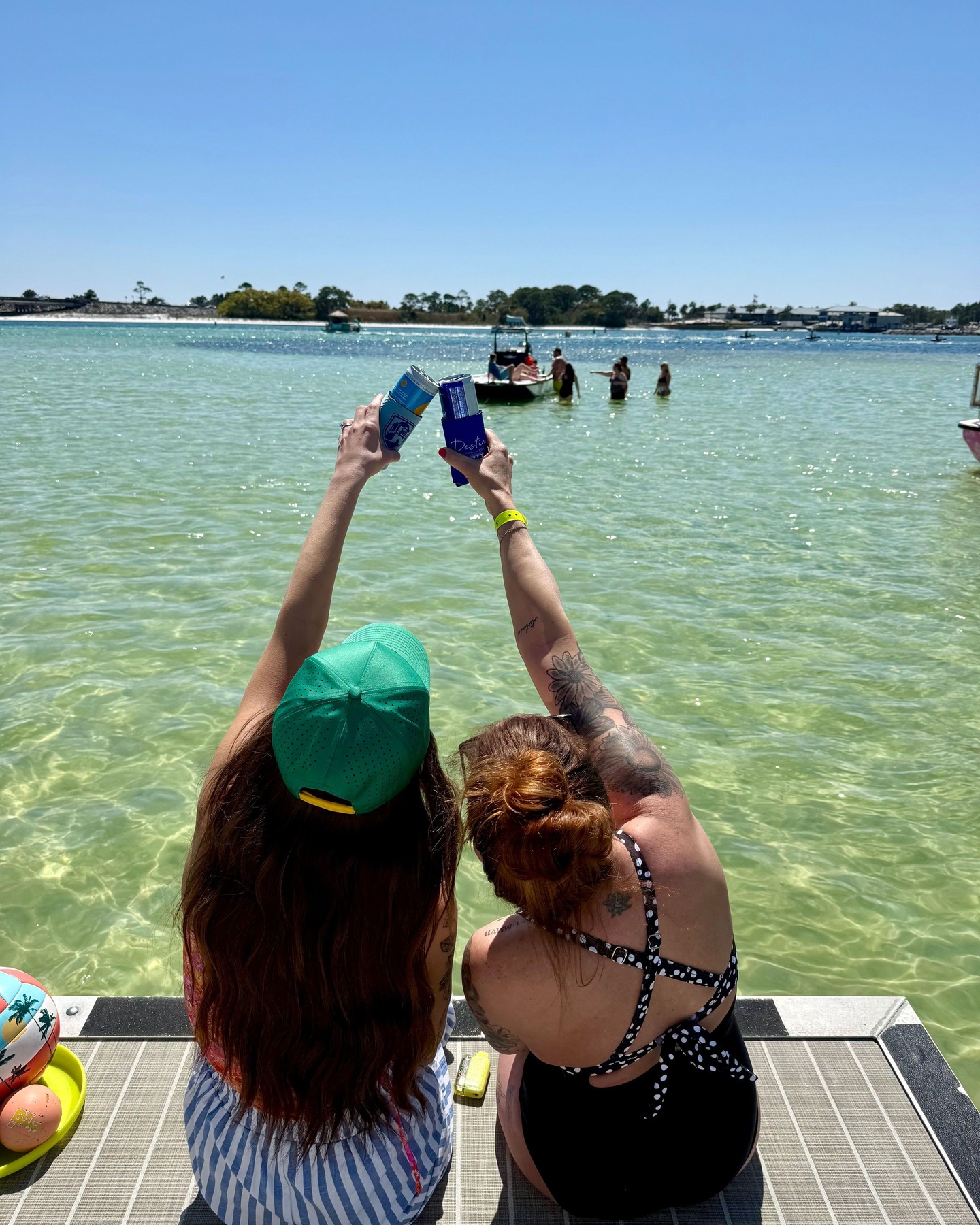 Cheers to the weekend! 🥂 We can't wait to be out at Crab Island with you!