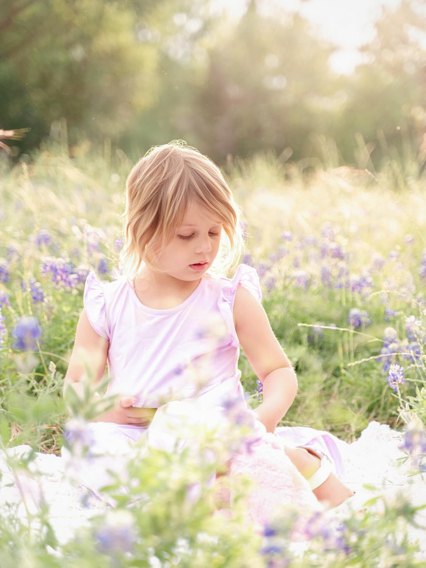 Meet me in the bluebonnets ❤️
#houstonphotographer #cypresstx #candidchildhood #familyphotography #tomballtx