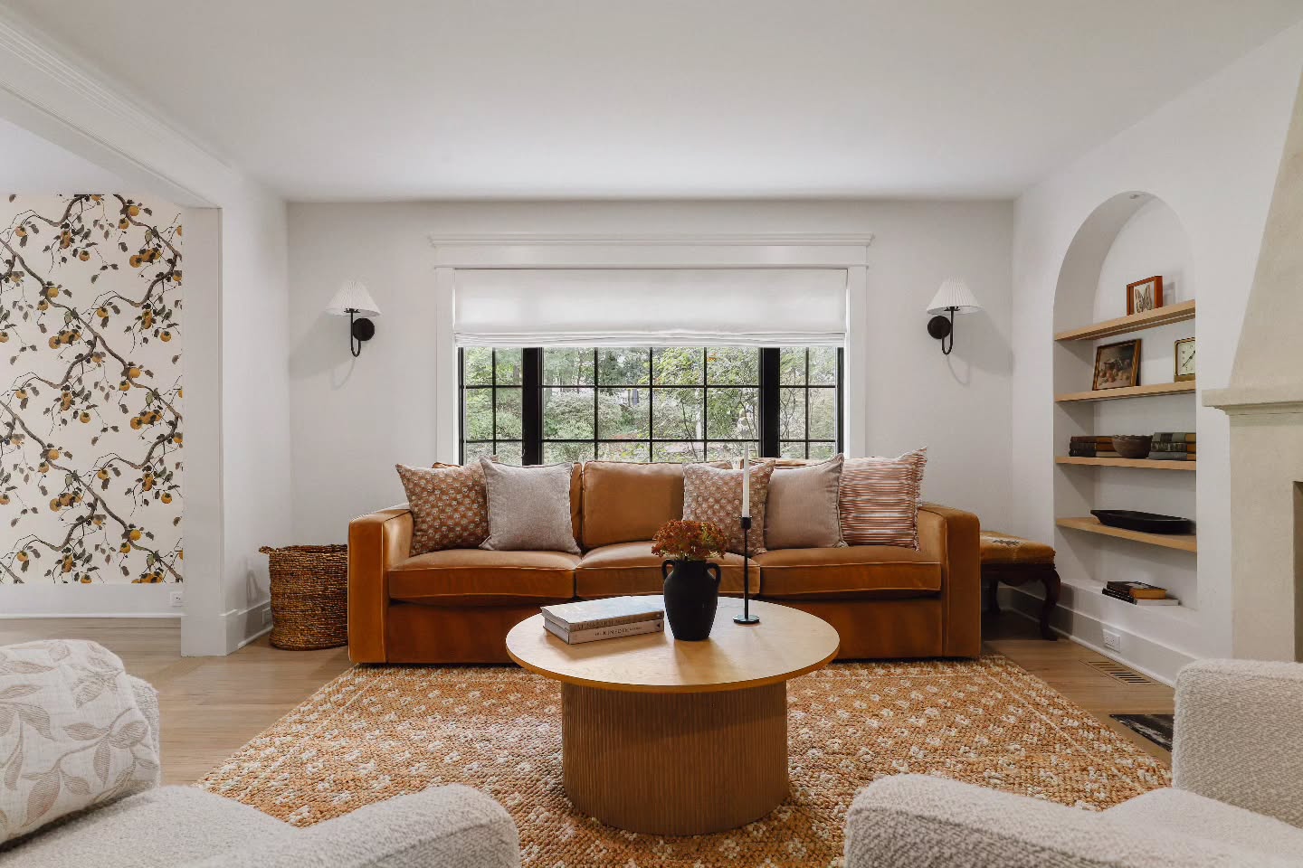 Spring is "sort of" in the air, and we are more than ready for the warm sun to shine through the windows.
š·@dannycooney
@interiordefine
#interiordesigninspiration #interiors #livingroomideas #customhomes #DesignBuild
