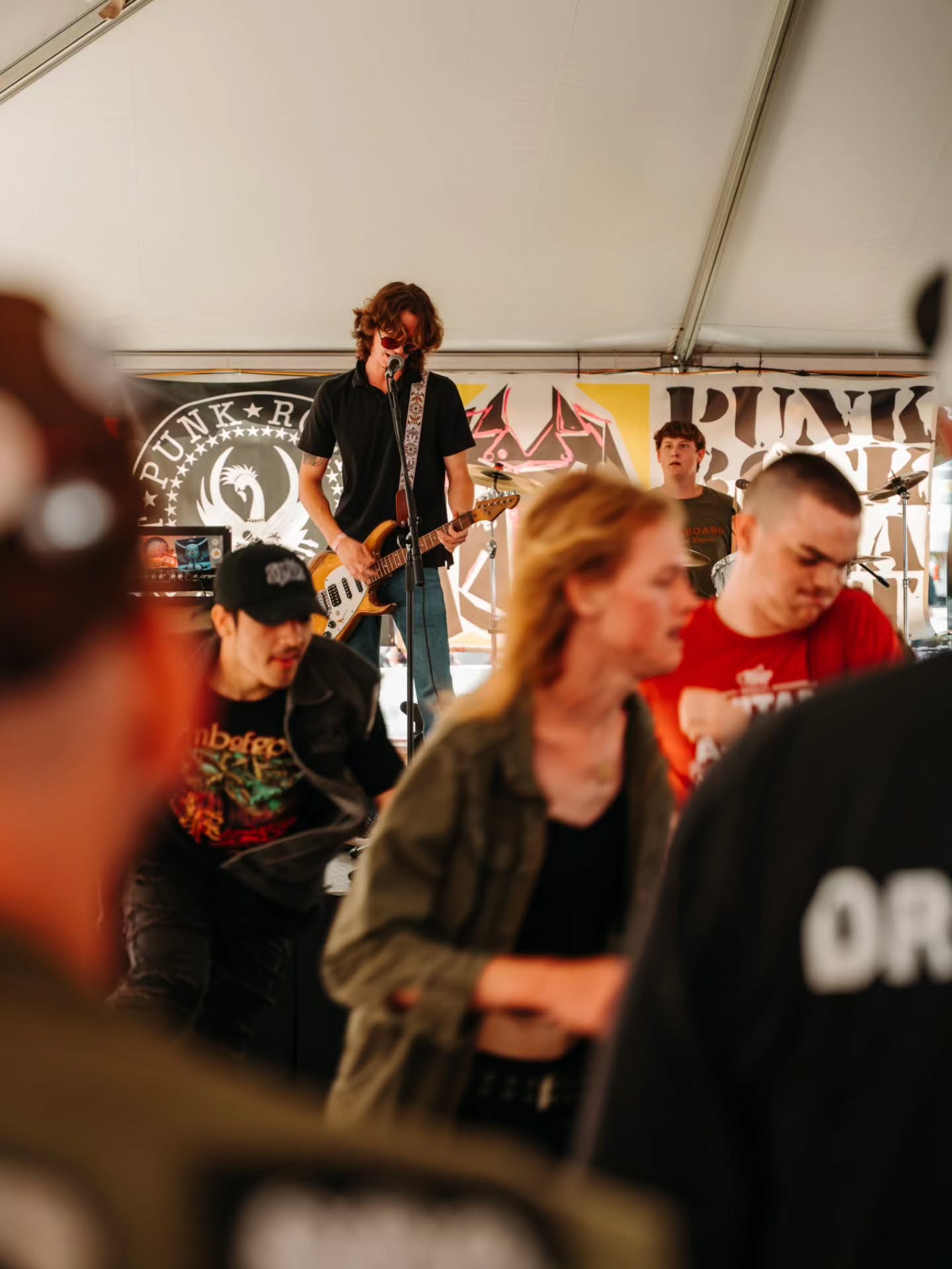 I had no idea going into @2reasonsband opening set that it was their farewell show...but I hope they bring the same chaos to their reunion show. 🤘
#2reasons
#punk
#punkrockfleamarket
#lakeland
#polkcounty