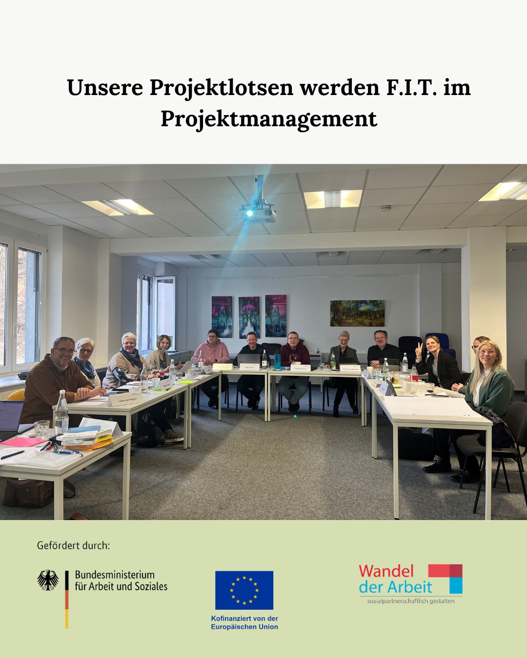 Unsere Projektlotsen werden F.I.T. im Projektmanagement
Anfang der Woche haben sich die zwölf Projektlotsen in den Räumlichkeiten der BAM in Marburg zu einem gemeinsamen Projektmanagement-Seminar getroffen. Dabei wurden sie mit den Grundlagen des Projektmanagements vertraut gemacht und haben gelernt, wie sich Künstliche Intelligenz sinnvoll und effektiv in das Themenfeld Projektmanagement integrieren lässt. Ein besonderes Highlight dabei war kreativen Arbeitsphasen, in der das gelernte Projektmanagement-Wissen endlich angewandt werden konnte und die anstehenden World Cafés konzipiert worden sind – voller Ideen, Austausch und Teamarbeit.
Das Ergebnis: unsere Projektlotsen werden fitter und fitter. Projektmanagement, World Cafés und ihre Rollen als Lotsen im Unternehmen und im Zusammenhang mit der Fusion sind nun fest in den Köpfen verankert. 12 Personen, die ein gemeinsames Ziel haben: die Mitarbeitenden der Standorte Korbach und Frankenberg auf dem Weg zum gemeinsamen Klinikum Waldeck-Frankenberg zu begleiten.
Das Projekt F.I.T. Fusion – Integration – Transformation wird im Rahmen des Programms „Wandel der Arbeit sozialpartnerschaftlich gestalten: weiterbilden und Gleichstellung fördern“ durch das Bundesministerium für Arbeit und Soziales und die Europäische Union über den Europäischen Sozialfonds Plus (ESF Plus) gefördert.
#europaeischer_sozialfonds #europaeischersozialfonds #esf #europaeischersozialfondsplus #esfplus #europeansocialfund #europeanunion #eukommission #eusocial #arbeit #soziales #bmas #EUfunds #eusocial #projektlotsen