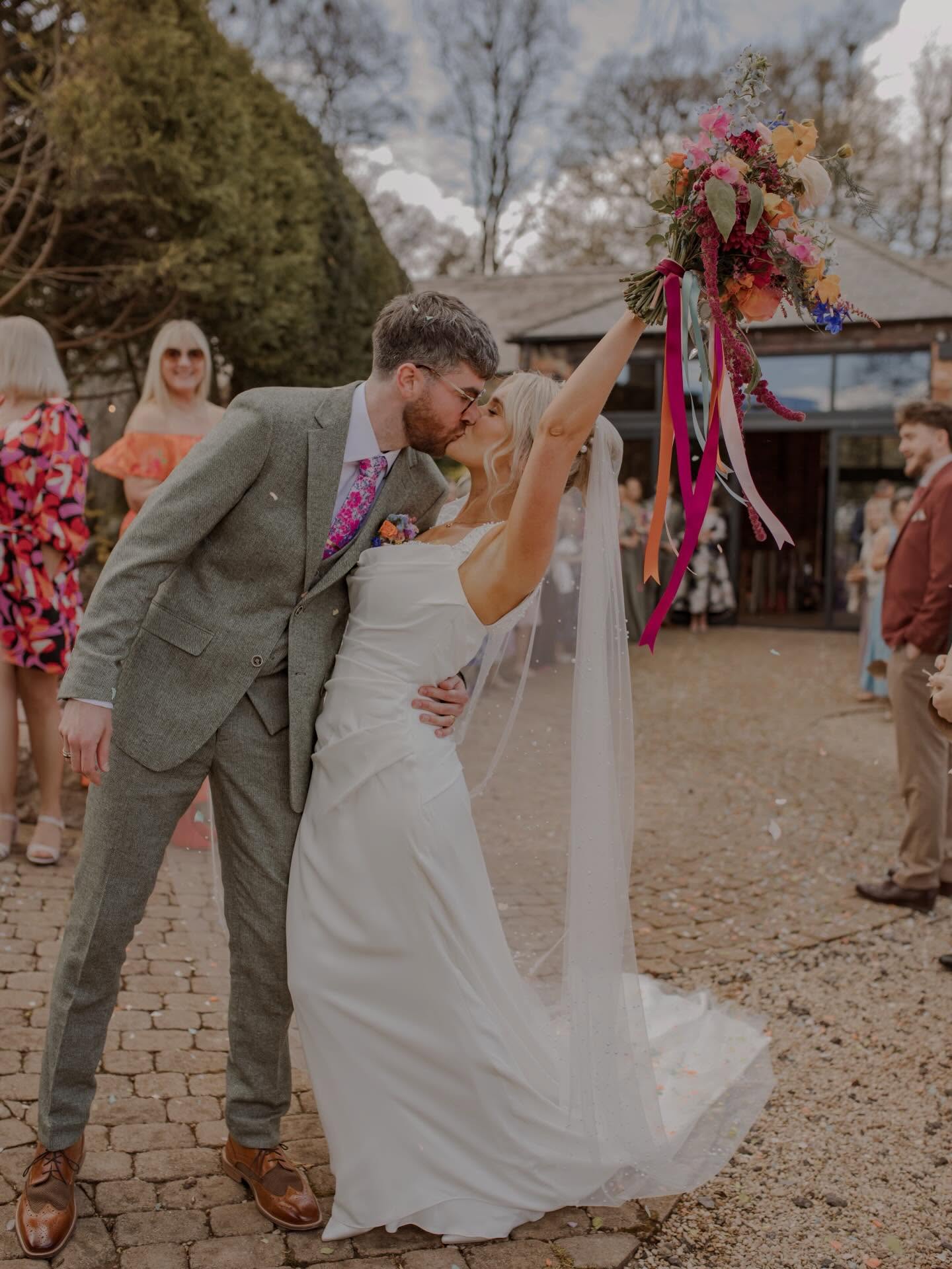 Some colour inspiration in the form of a bridal bouquet π
Venue @theridgewaybarns
Flowers @jenessahawksflorist
Wedding flowers | Cotswold wedding photographer | Wedding flowers | Gloucestershire wedding photographer