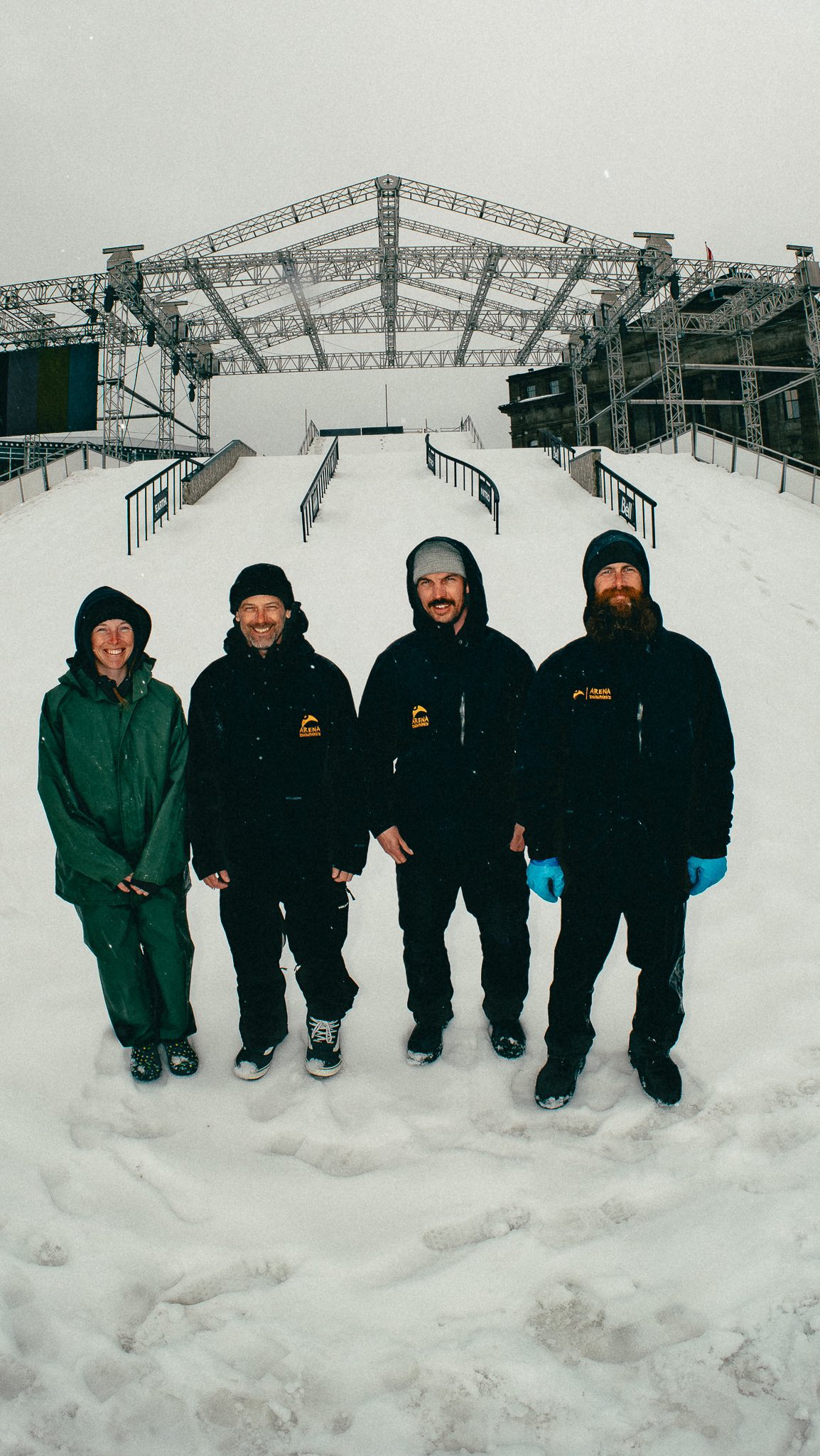 L’entraînement vient juste de finir, et nos boys de @arena_snowparks ont une update pour vous !
Les portes ouvrent à 16h!
Le stationnement est limité, on vous conseille de venir en transport en commun.
—
Training just finished and our friends at @arena_snowparks have a message for you!
Doors open at 4pm!
Parking limited public transit encouraged.
