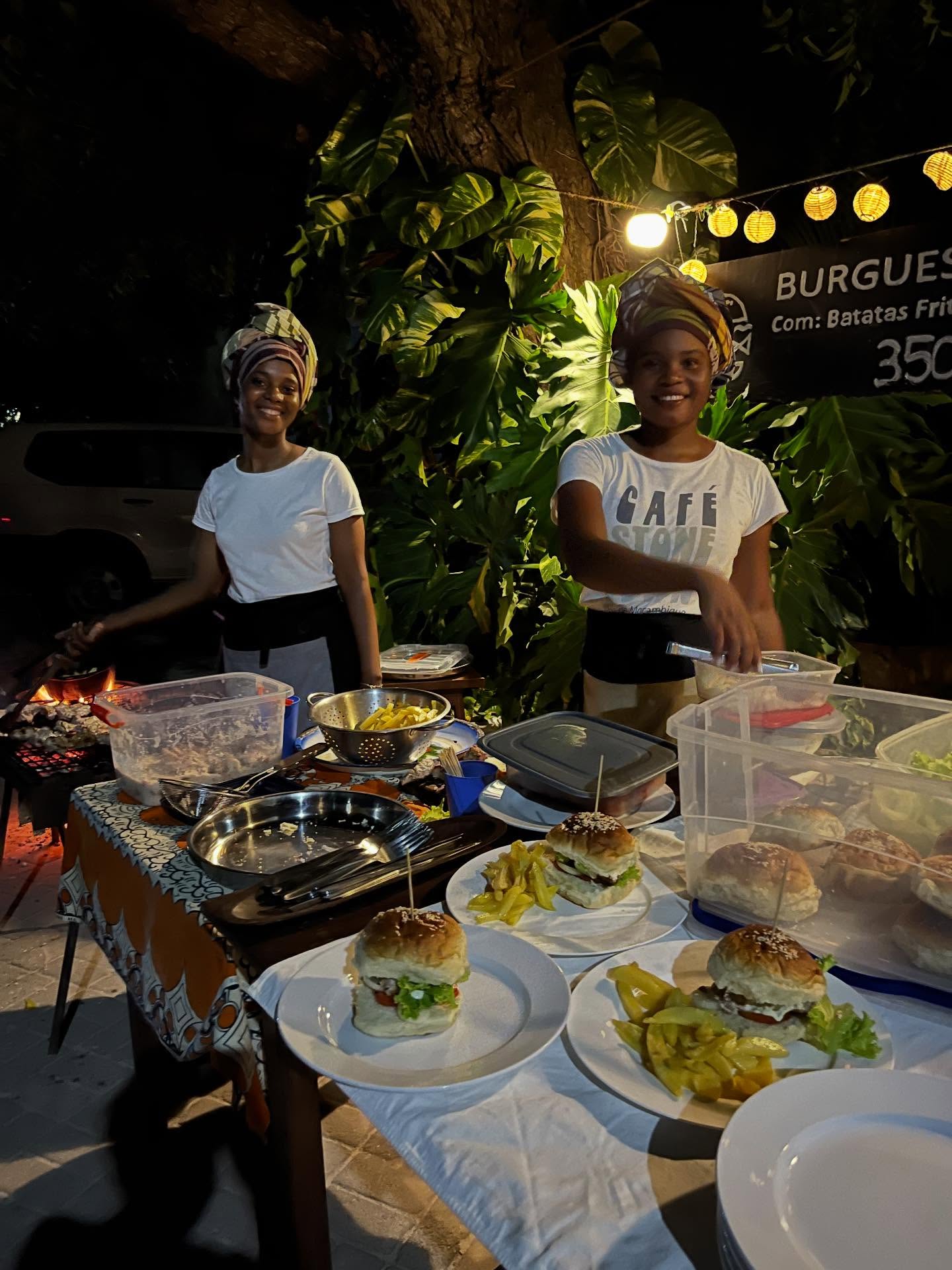 Ooo what a night!
Pop-Up burger bar is the BEST
Including door dash take away…YES!
#ilhademoçambique
@cafe.stonetown
#popupburgerbar