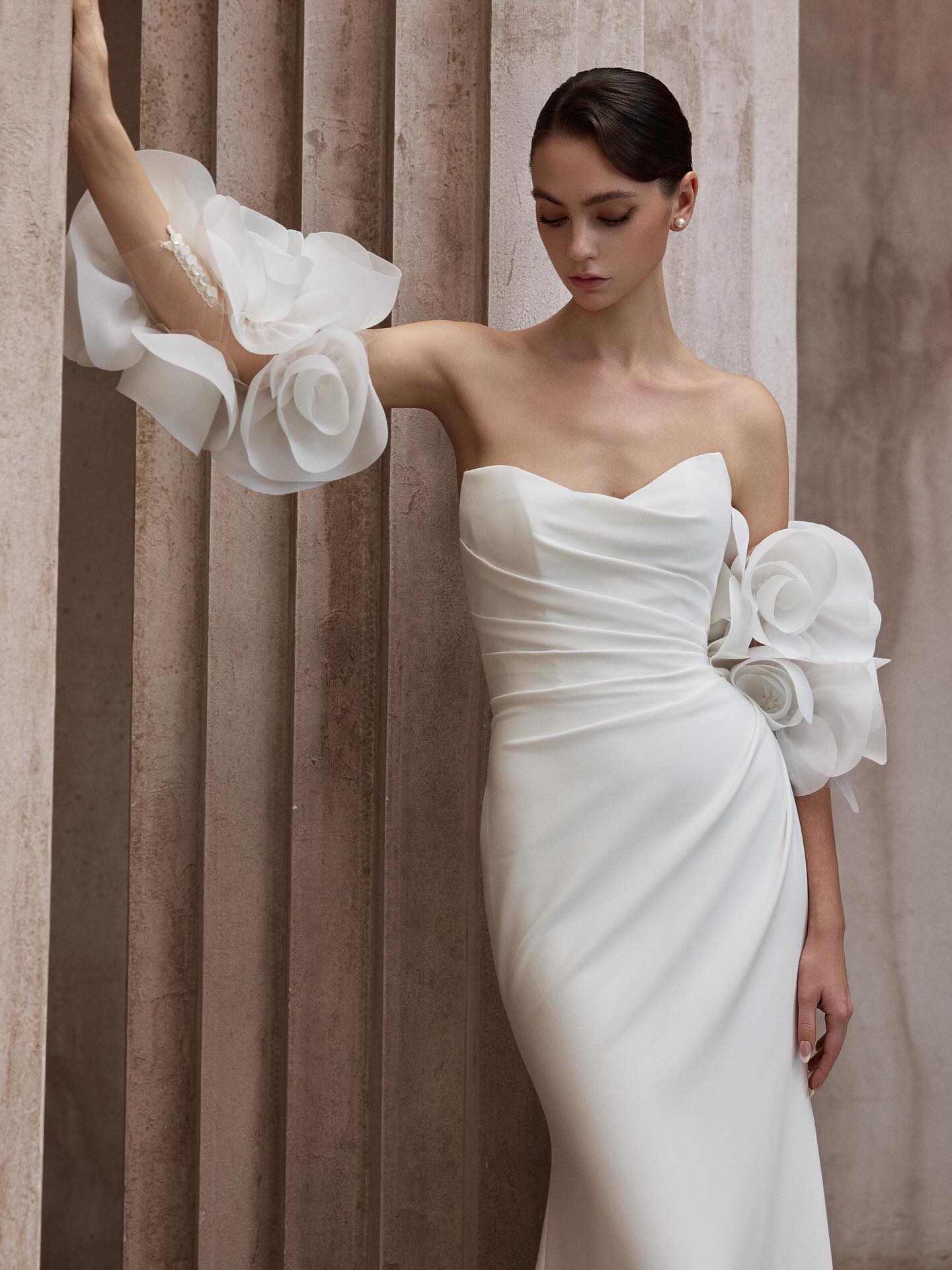 Amaris, a slender draped silhouette framed by oversized floral sleeves in full bloom.
Smooth through the body and finished with a clean train, this gown feels sculptural, refined, and softly dramatic from every angle.
Now available to try on at Chérie Amor Bridal.
#cherieamorbridal
#ocbride
#modernbridal
#weddingdressshopping
#bridalinspiration
