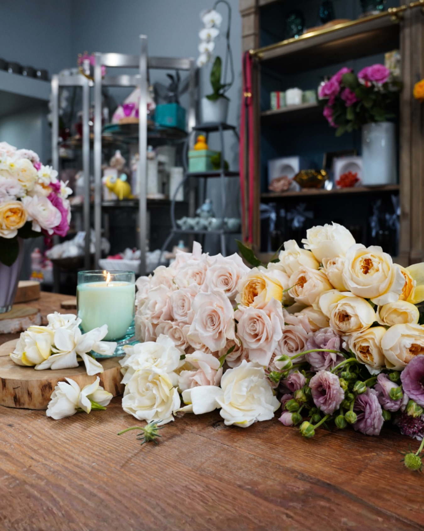 A quiet studio moment before the work begins, flowers selected, palette set, and the arrangement still to come.
#FlowerStudio #LuxuryFlorals #FloralDesign