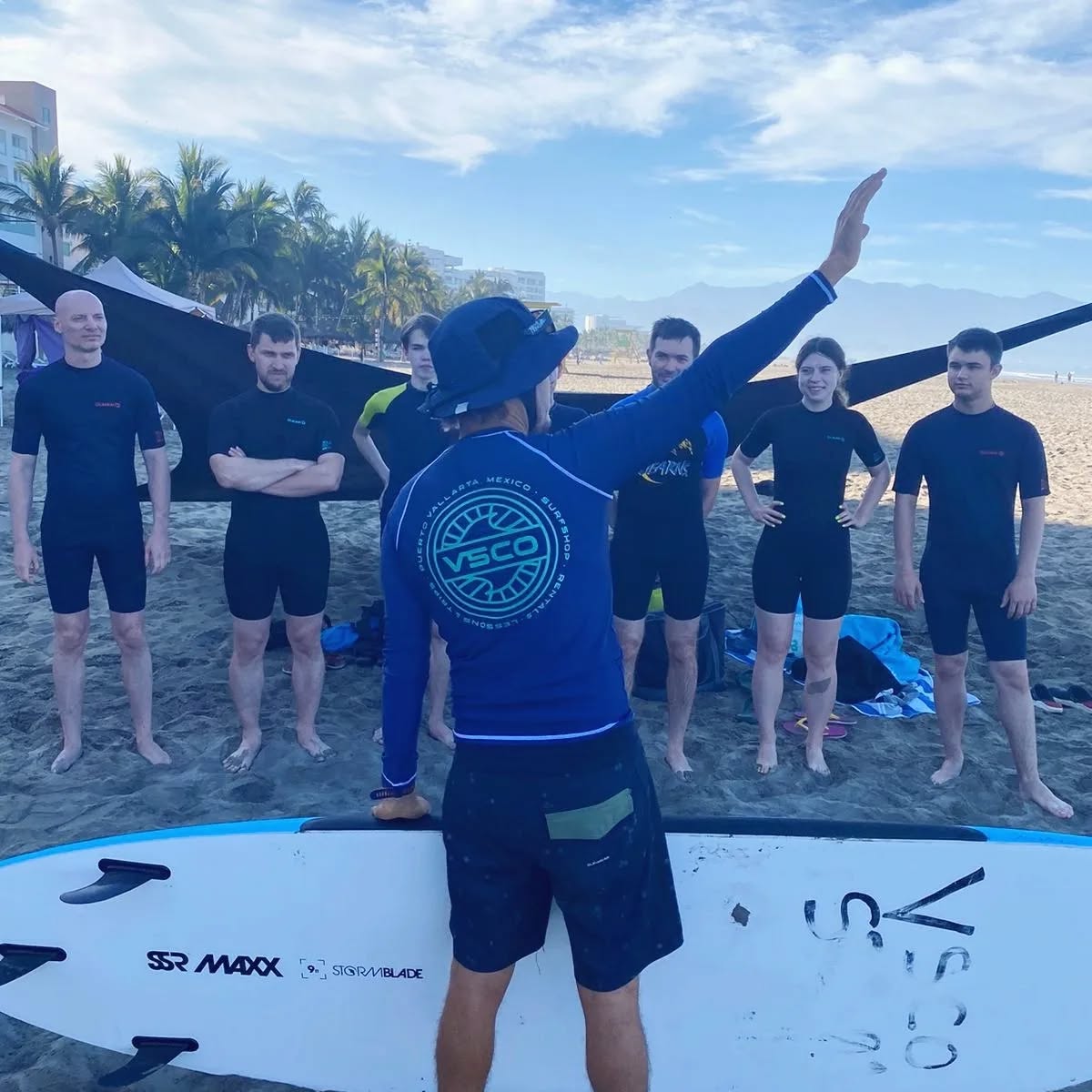 It's time to surf!🌊
•
•
•
•
•
#surflessons #surfvallarta #gosurf #visitpuertovallarta #rivieranayarit #banderasbay #instabeach #waves #instamexico #instatravel #nuevonayarit #nuevovallarta #jalisco #vacation #sea #views #surf #surfing #fun #puertovallartasurf #mainlandmexico