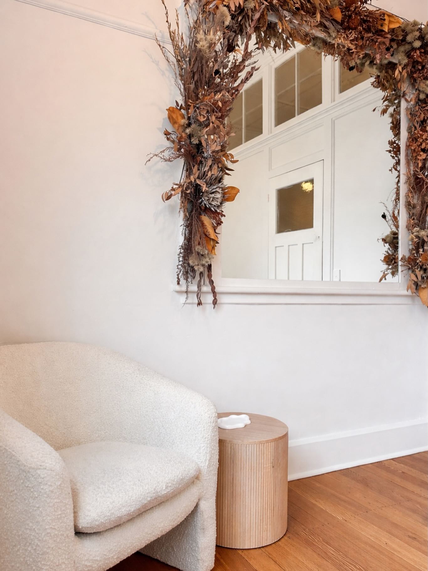 Your beauty ritual, in a space designed to unwind, with soft tones and calming hues 🤍✨
#beauty #embellirnz #dunedinz