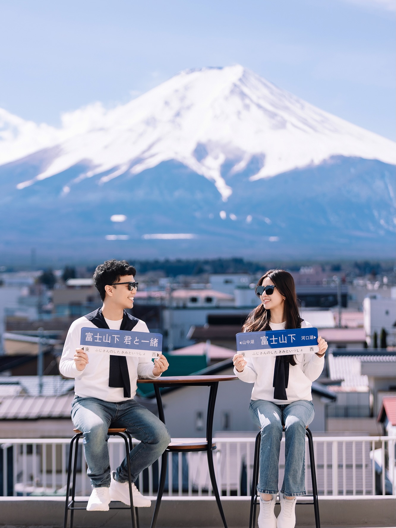 白頭偕老,是富士山給的最高浪漫💕
湖邊走一走
餵天鵝、曬太陽、隨便聊聊天
幫他們把這些瞬間記錄下來
機位、時間、路線交給我
更好的狀態是
有人開車帶著慢慢走
看到好看的光線、乾淨的場景
隨時可以停下來拍
不用趕路不用一直看時間
也不用擔心走錯路
這一天
更像是在放鬆旅行
只是順便留下了一組照片
#mountfuji
#japantravel
#fujiphotographer
#japanphotography
#富士山