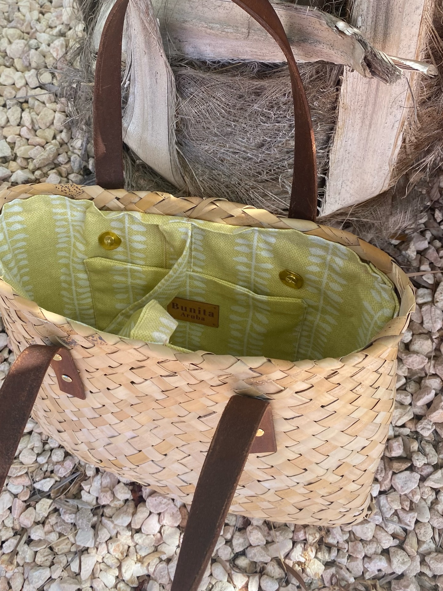 In Bunita Aruba we make the bags from the Aruba palm leaves 🌴🌴🌴