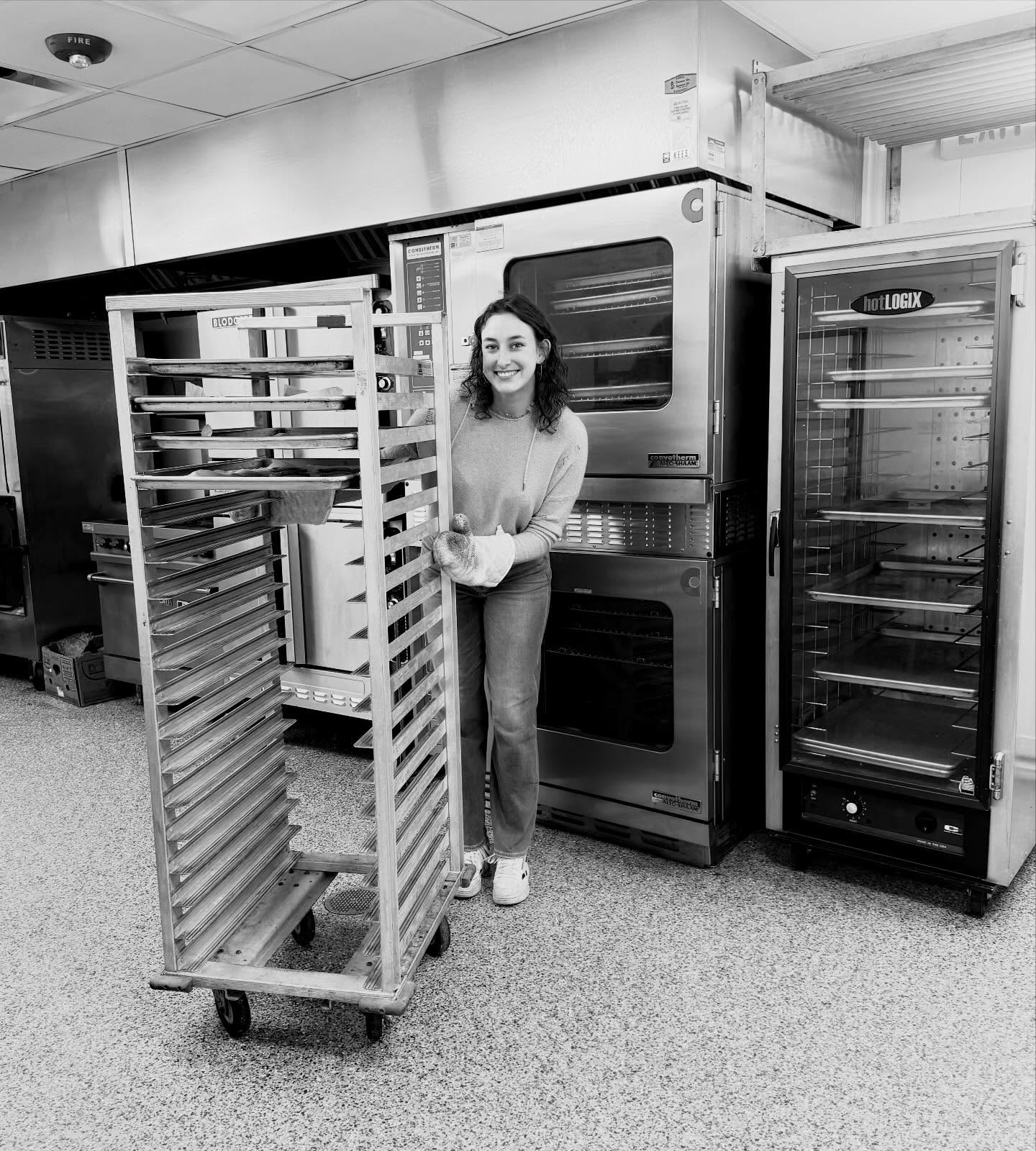 Happy Easter !!! ✝️🐰
Frosty’s Easter was spent making 560 cookies 🍪with @delaney.loconte
#bakingmywayintothenewseason