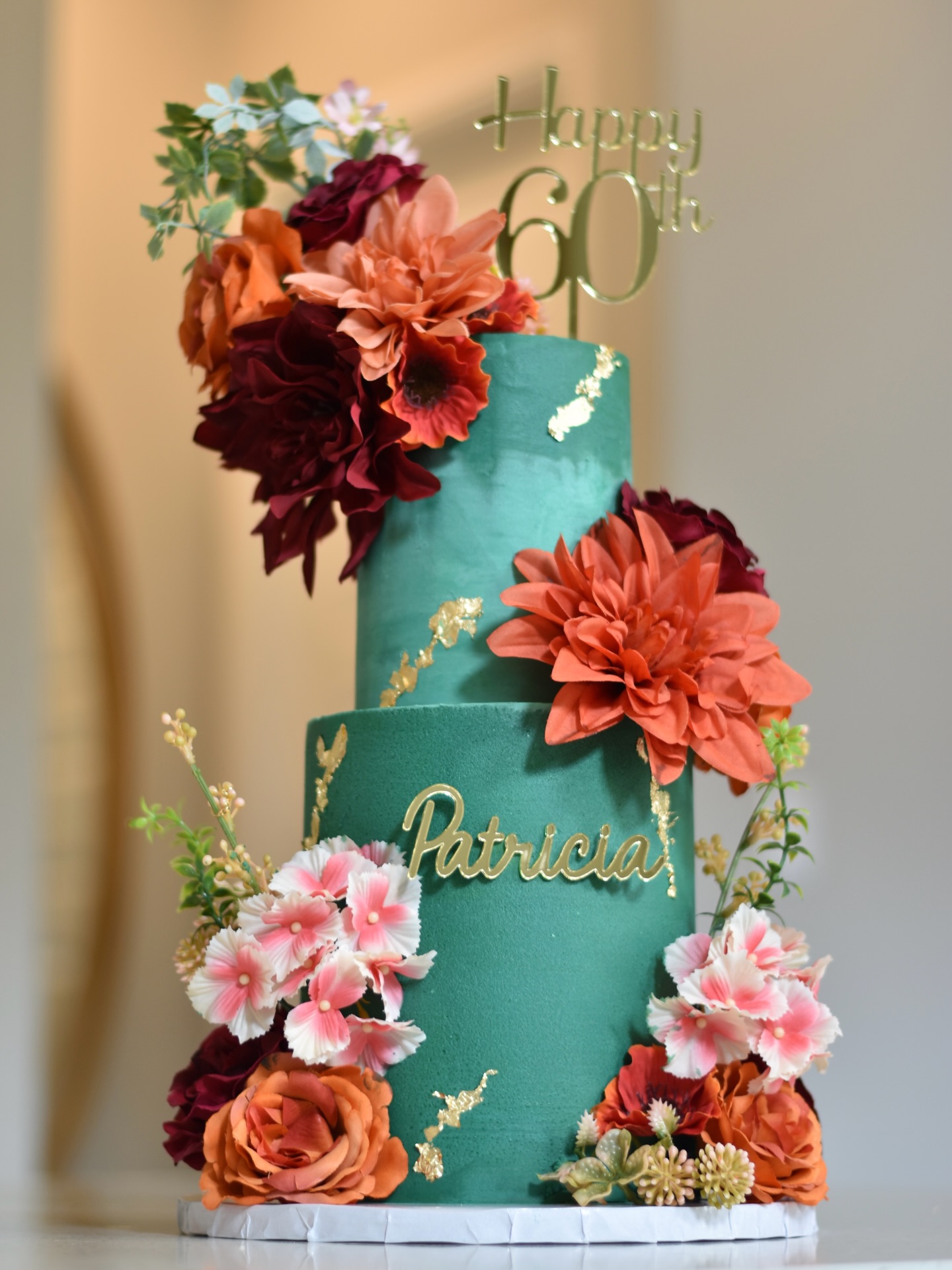 A celebration of beauty, grace, and 60 stunning years 💚🤩🧡
#ediblesbykisses #friscomoms #dfwmoms #dfwcakes #dallasbaker