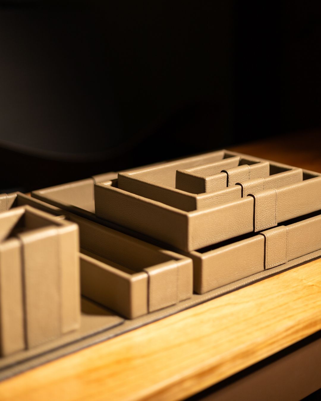 Organizing is not only about storing.
It is about making room for what matters.
The Aettra Line expresses work as an essential part of daily life, with pieces designed to structure the day through clarity, ergonomics, and intention.
Every detail was created to support flow, reduce excess, and shape an environment where everything finds its place.
Because when space is aligned, routine follows.
#LeatherDesign #LeatherTray #AuthenticLeather #HomeDecor #InteriorDesign